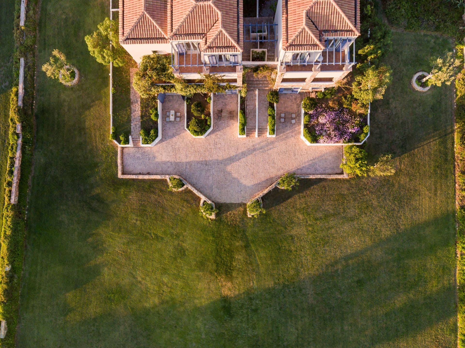 properties-NEAPOLI-2.jpg