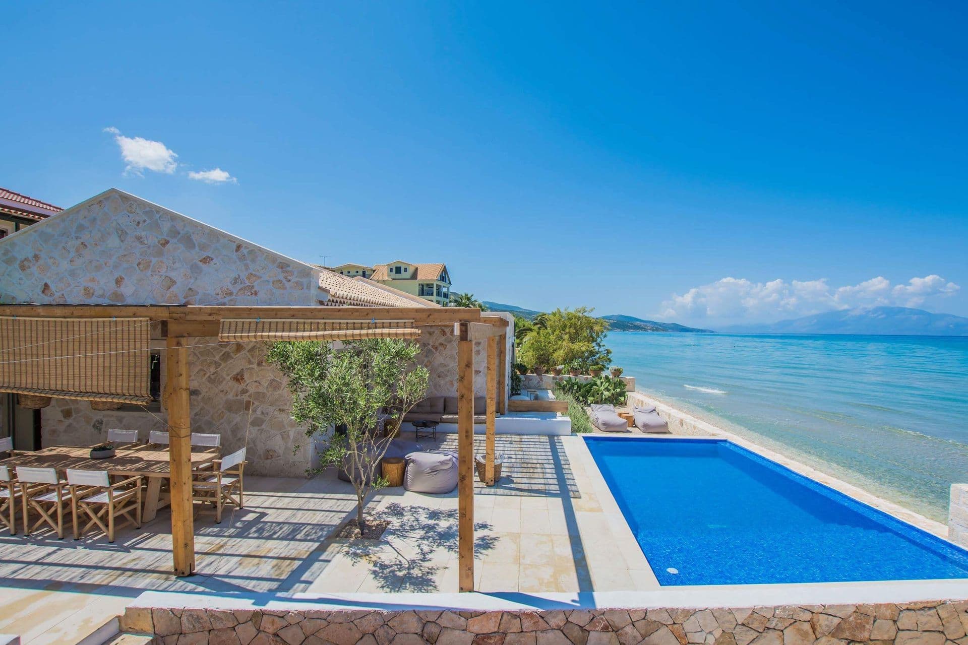properties-NIOVAVILLA-0.jpg