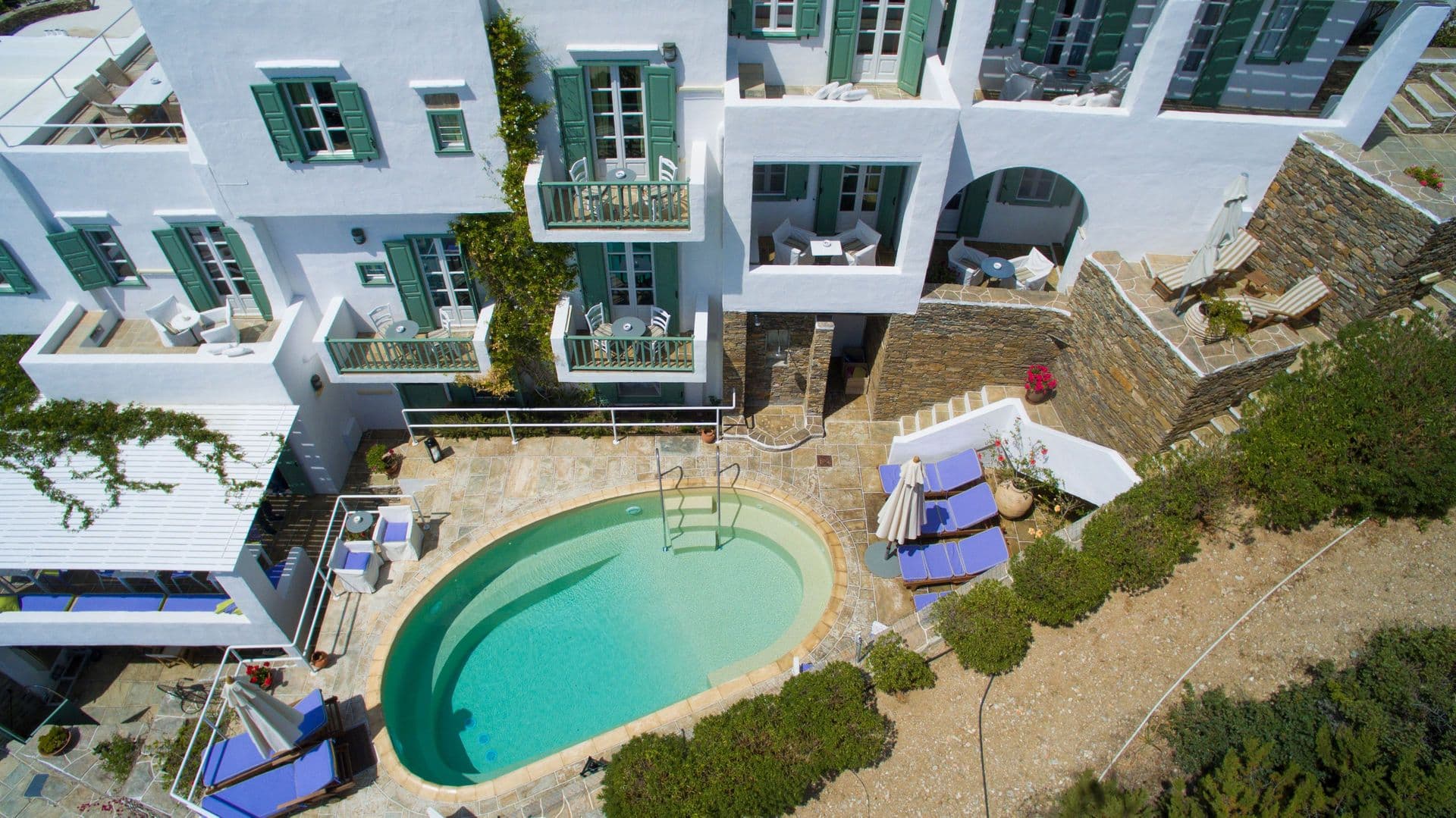 properties-NIRIEDES-0.jpg