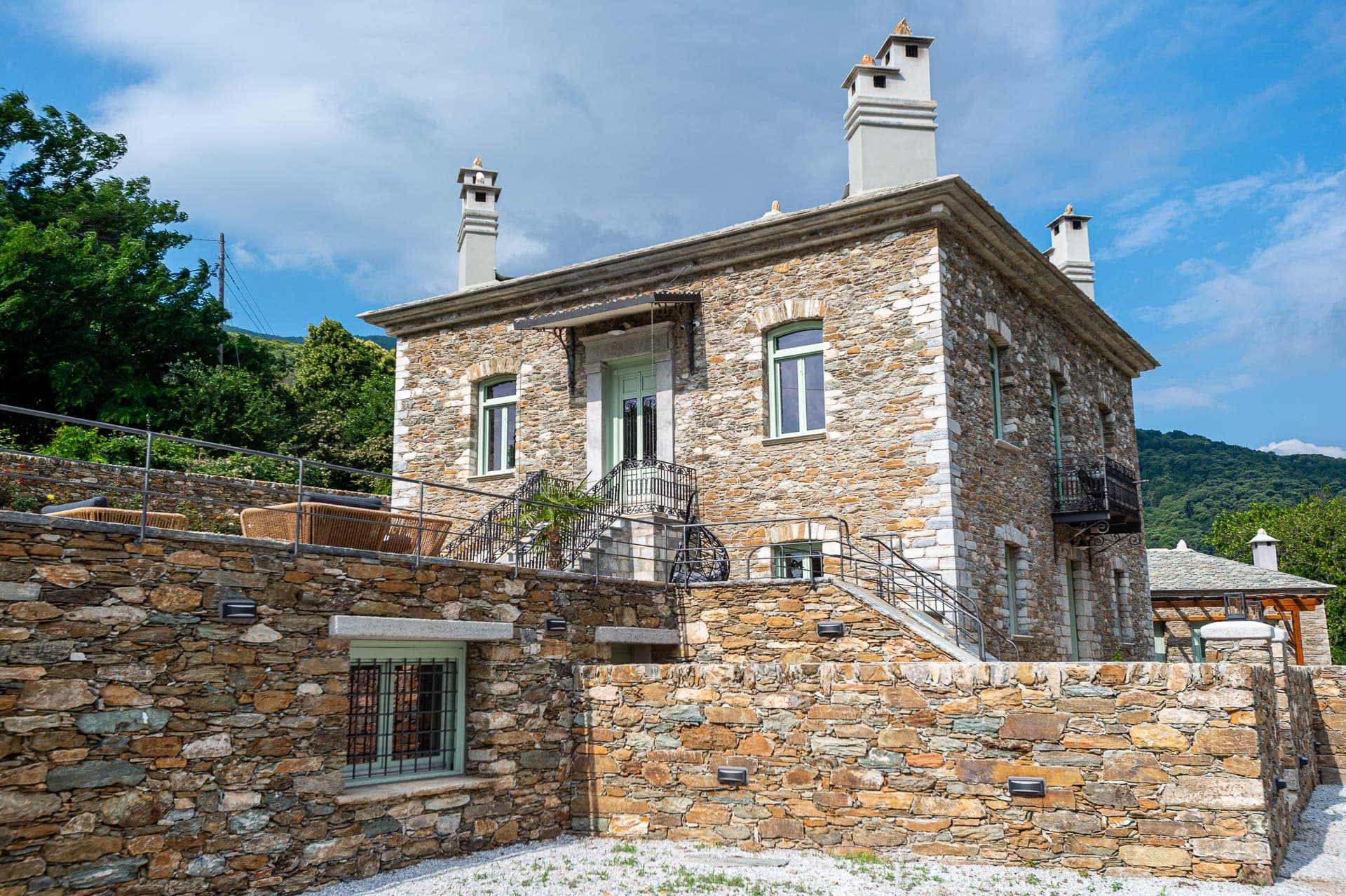 properties-NOSTOSHOUS-1.jpg