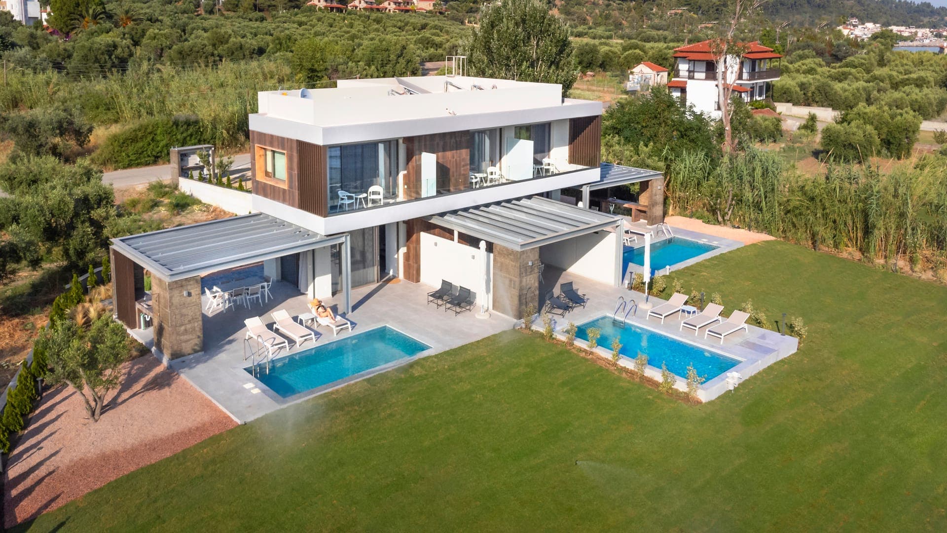 properties-NOTOSSUITE-1.jpg