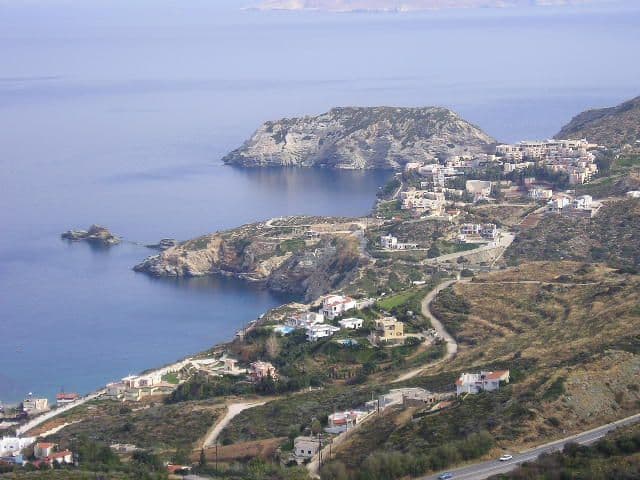 villa in Crete Agia Pelagia Heraklion Knossos Rethimnon hotel apartment studio swimming pool activity activities diving hikking snorkeling sailling boat mountain hill Chania villas photographer sea view