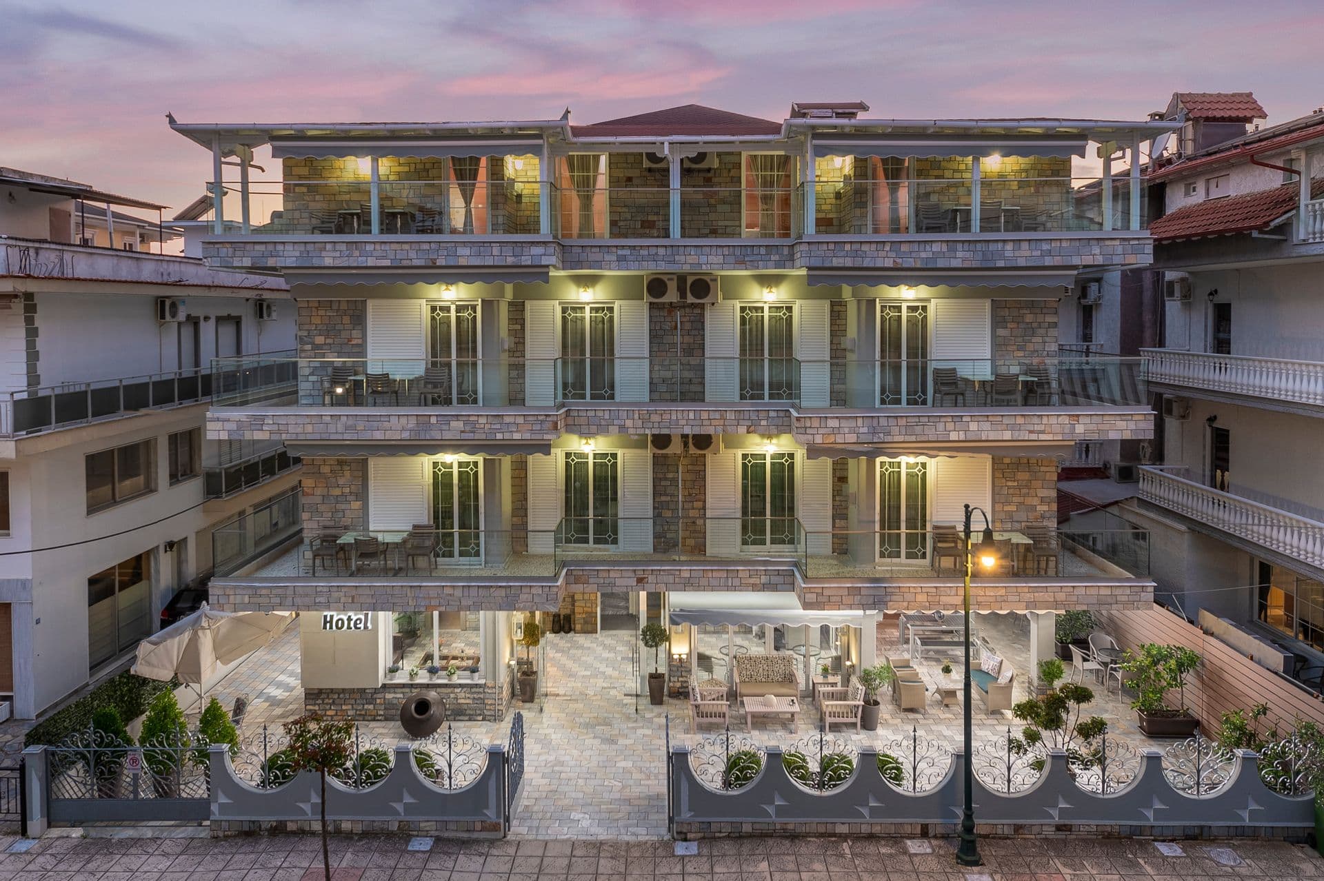 properties-OUZASHOTEL-0.jpg