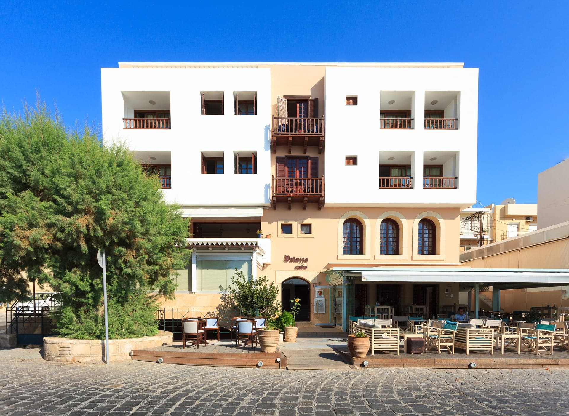 properties-PALAZAR-3.jpg