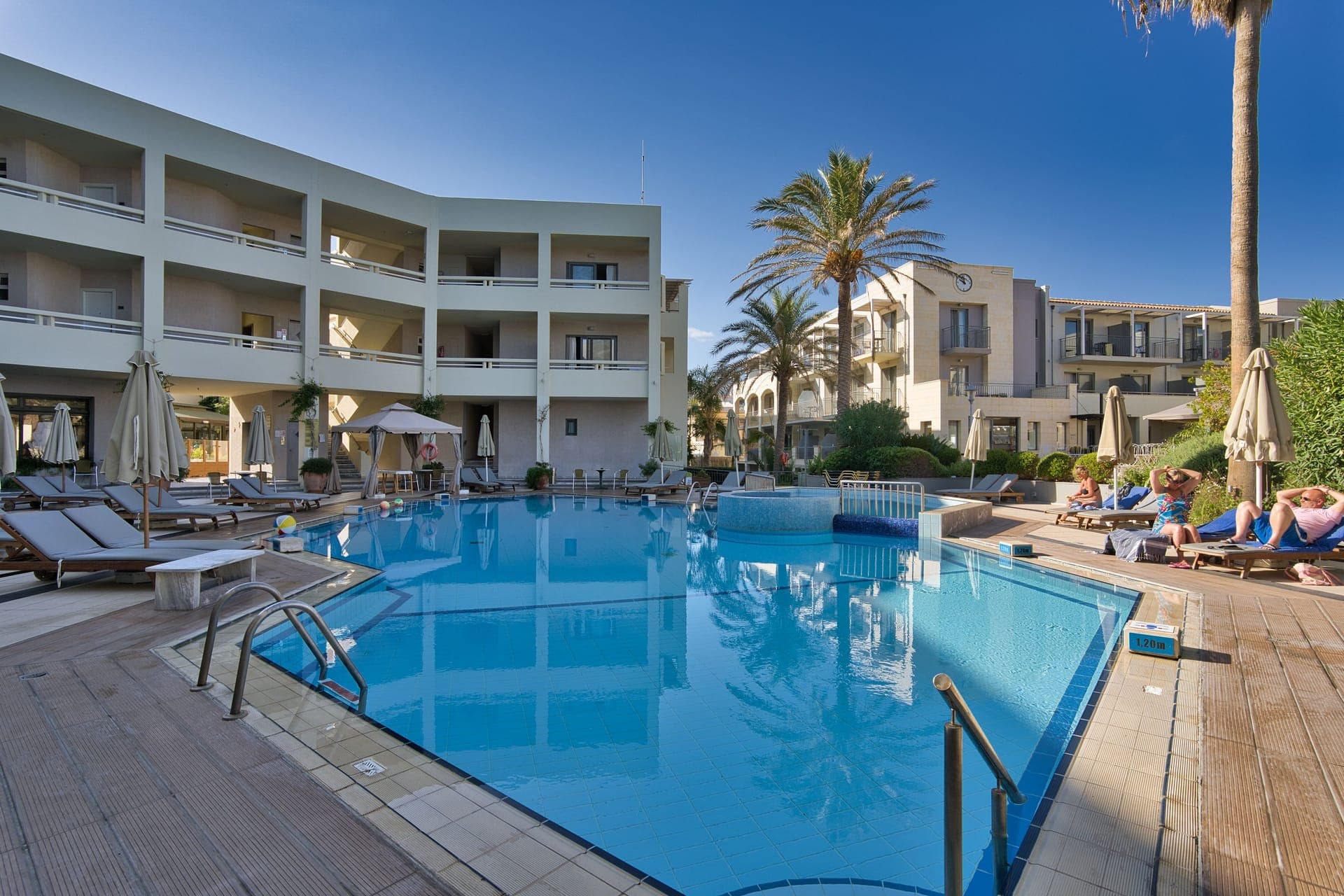 properties-PEARLBEACH-1.jpg