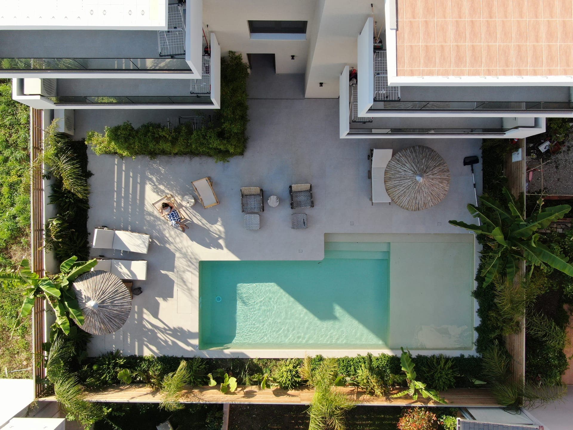 properties-PNOEFEEL-0.jpg
