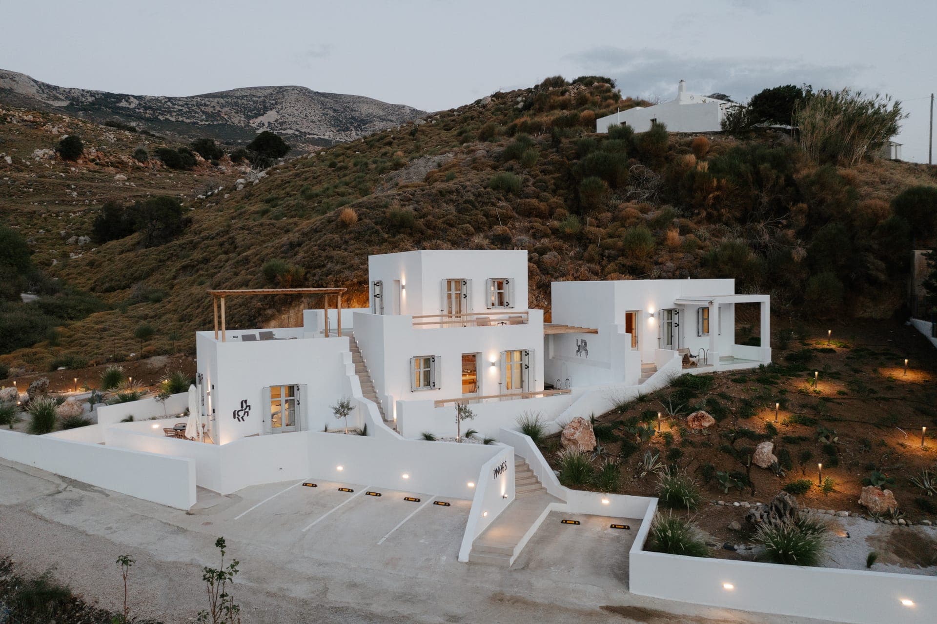 properties-PNOESSKYR-0.jpg
