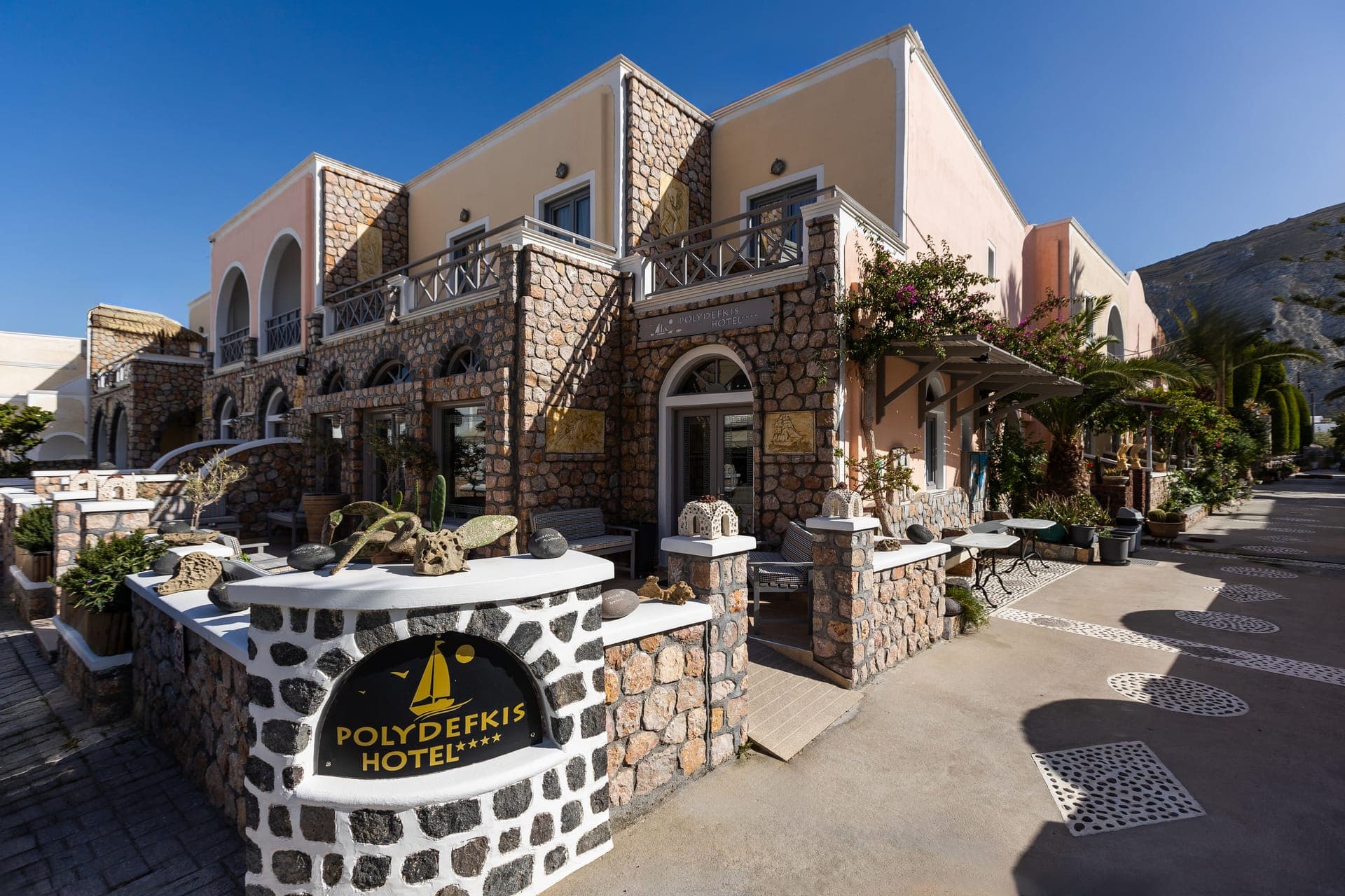properties-POLYDSANTO-1.jpg
