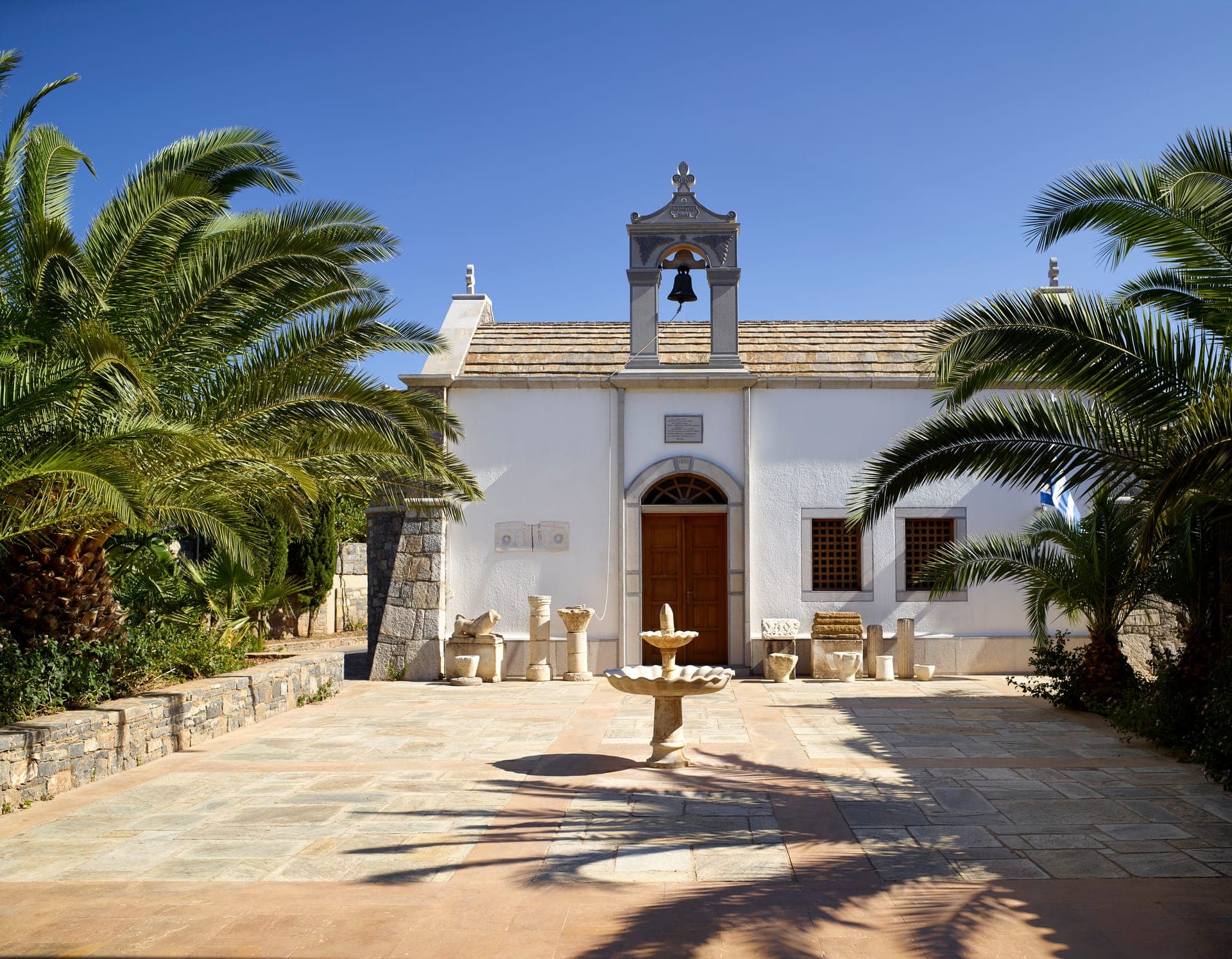 A Greek Orthodox Chapel is located in the hotel's square