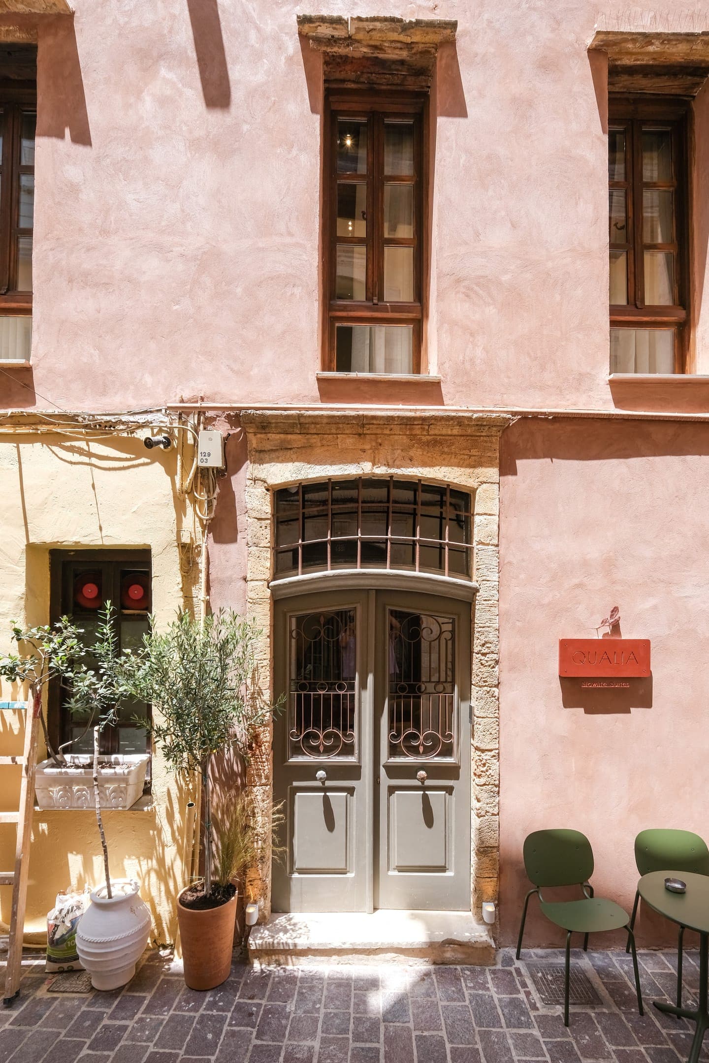 properties-QUALIASHOW-0.jpg