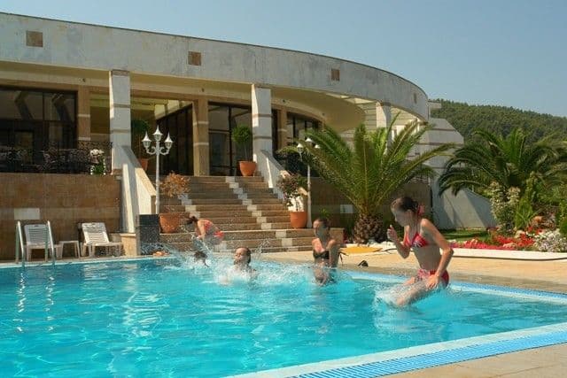 Rema Hotel Vourvourou Chalkidiki Entrance and pool