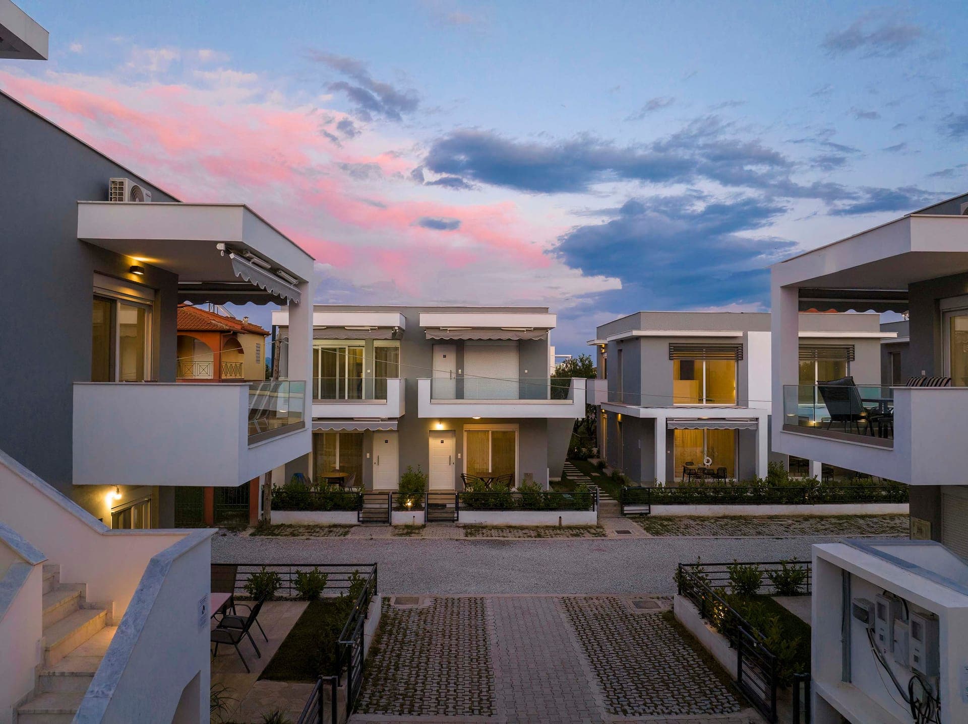 properties-ROXANIRES-0.jpg