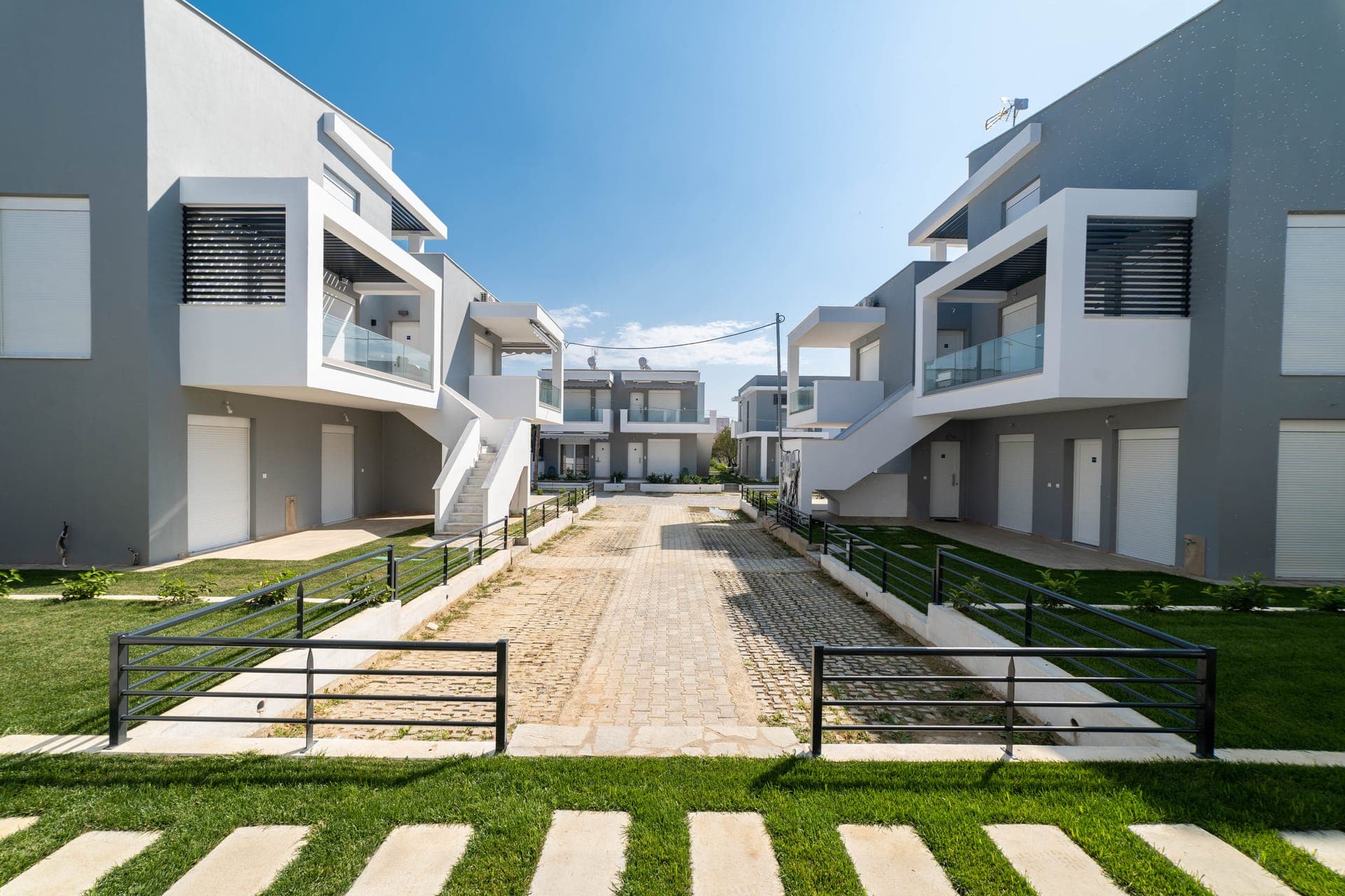 properties-ROXANIRES-3.jpg