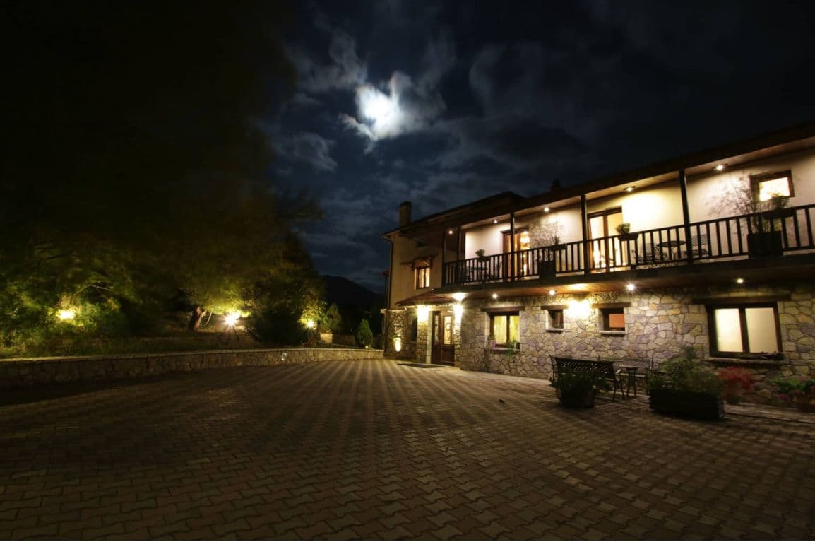 properties-SKAMNOS-0.jpg