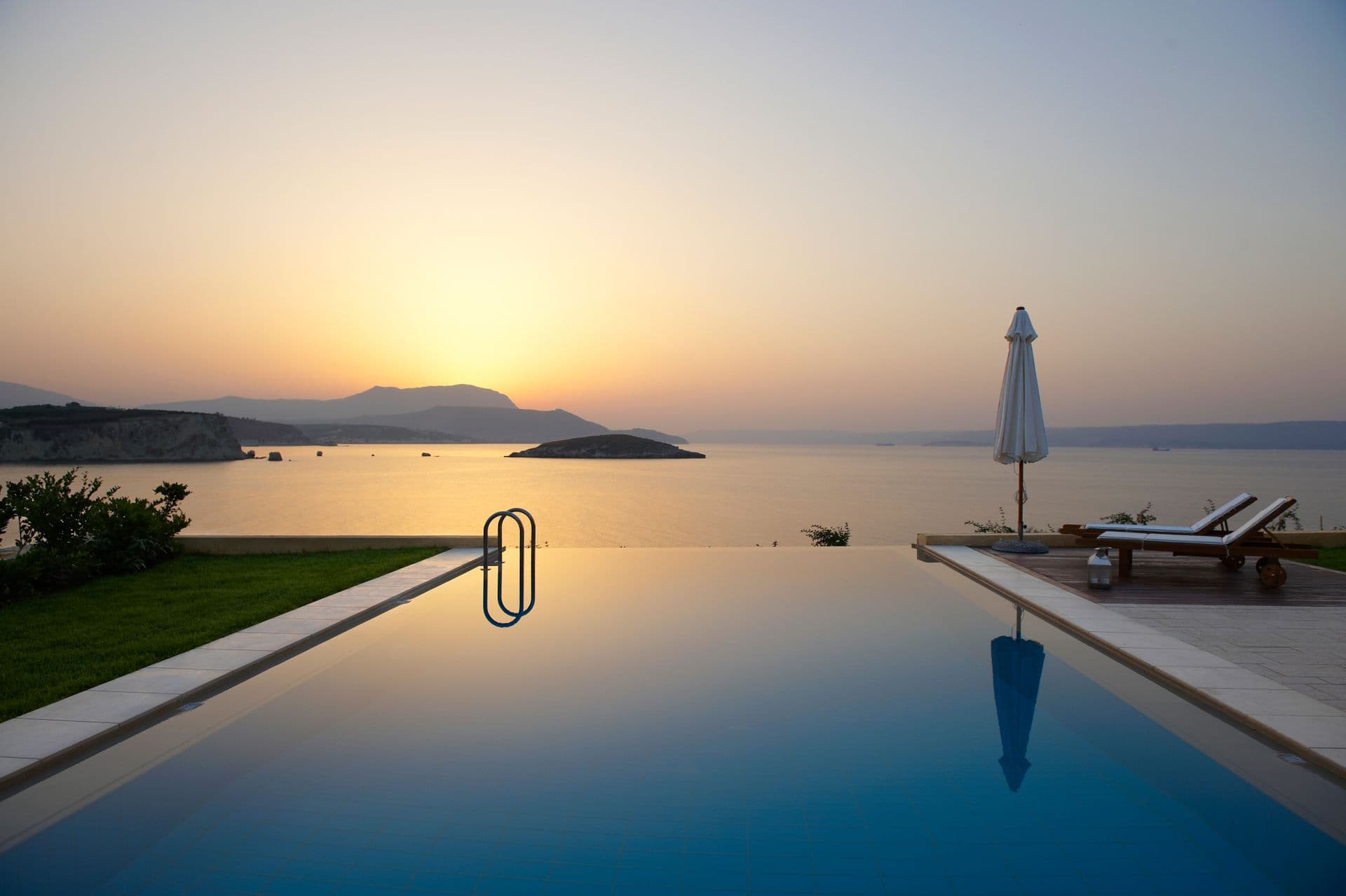 Anemos infinity pool