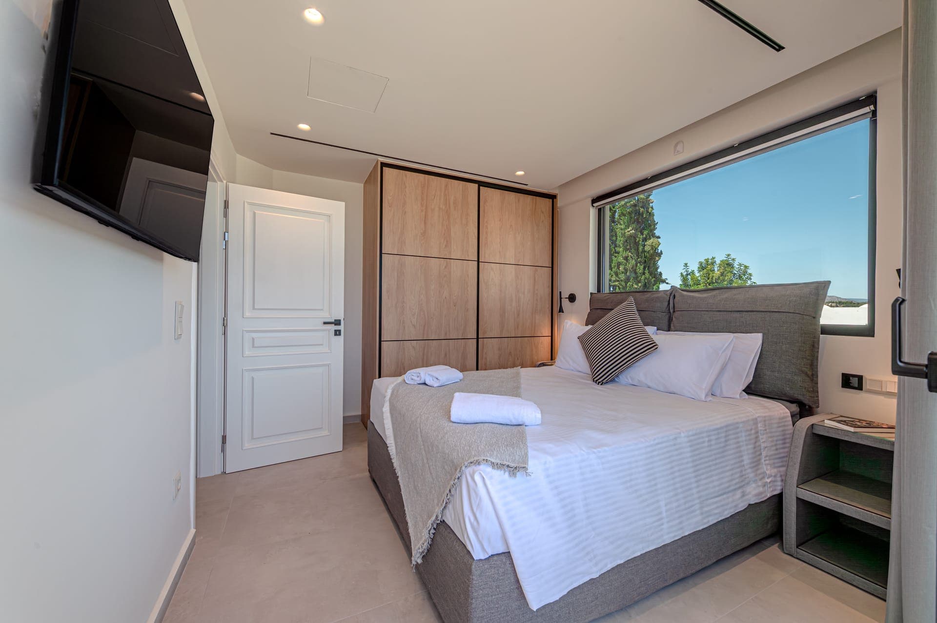 properties-SKYLINELUX-0.jpg