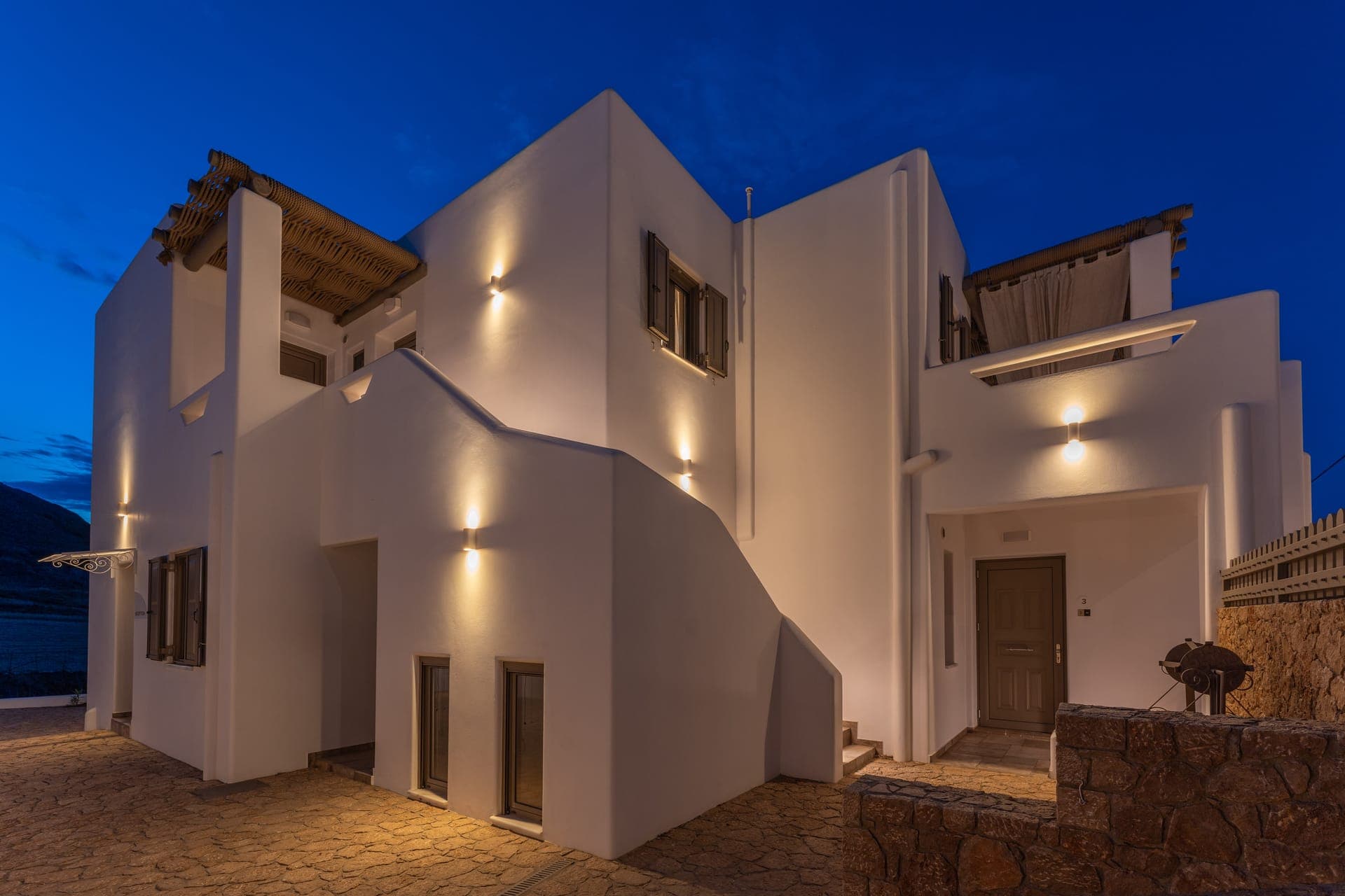 properties-SKYROSTR-0.jpg