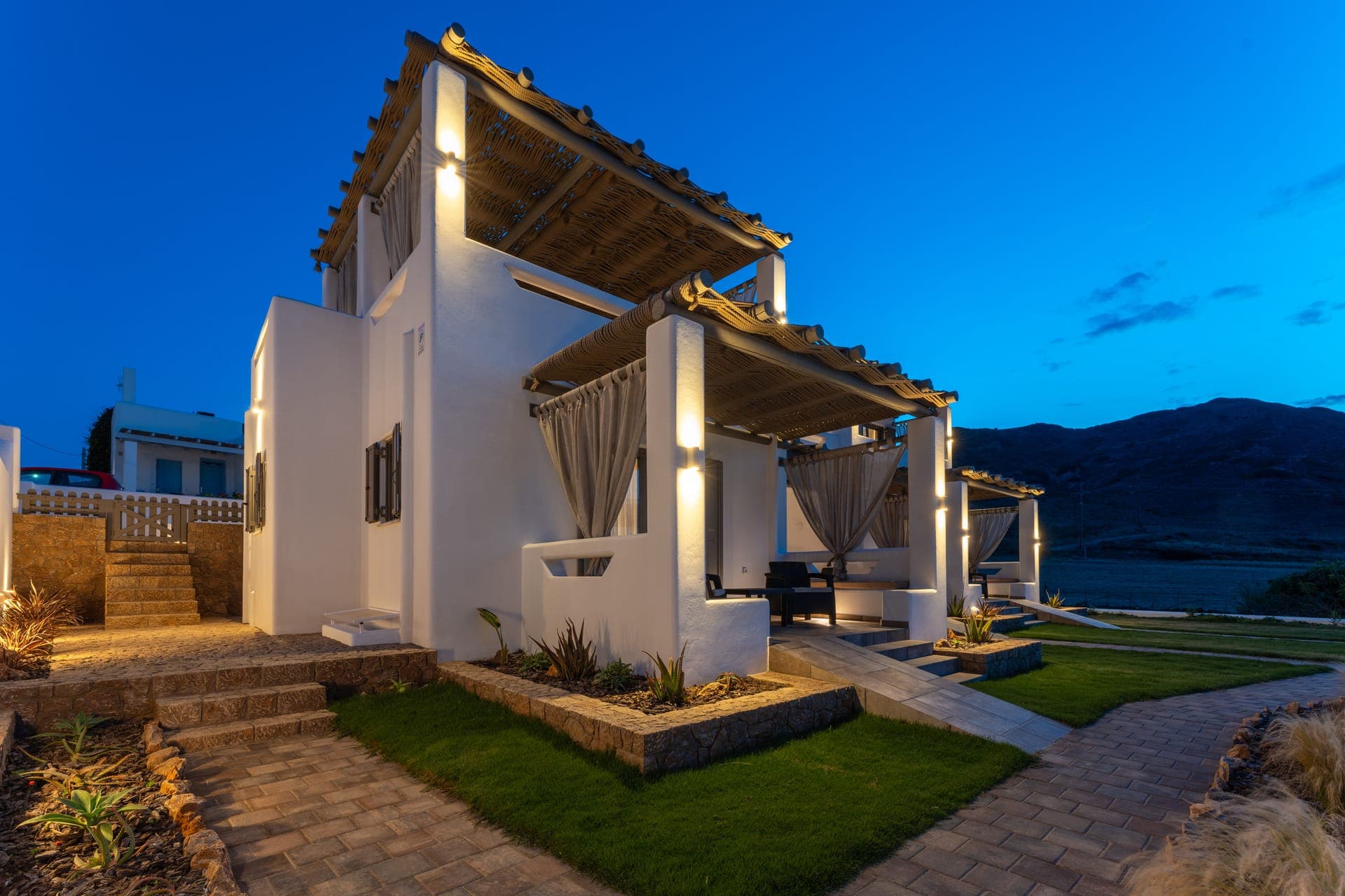 properties-SKYROSTR-1.jpg