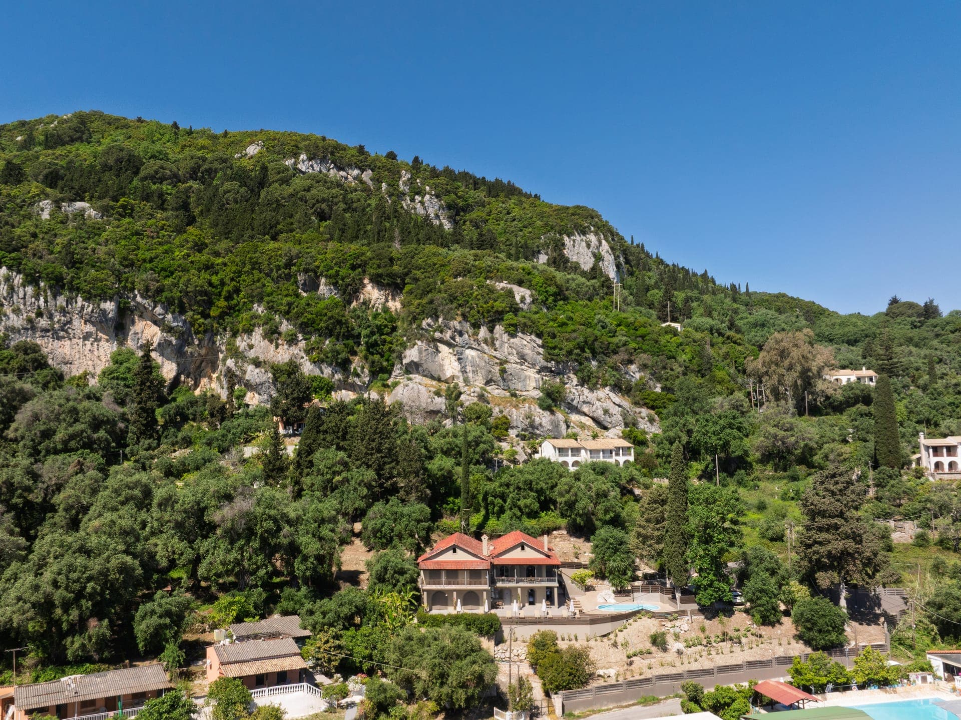properties-SUMMITESC-2.jpg