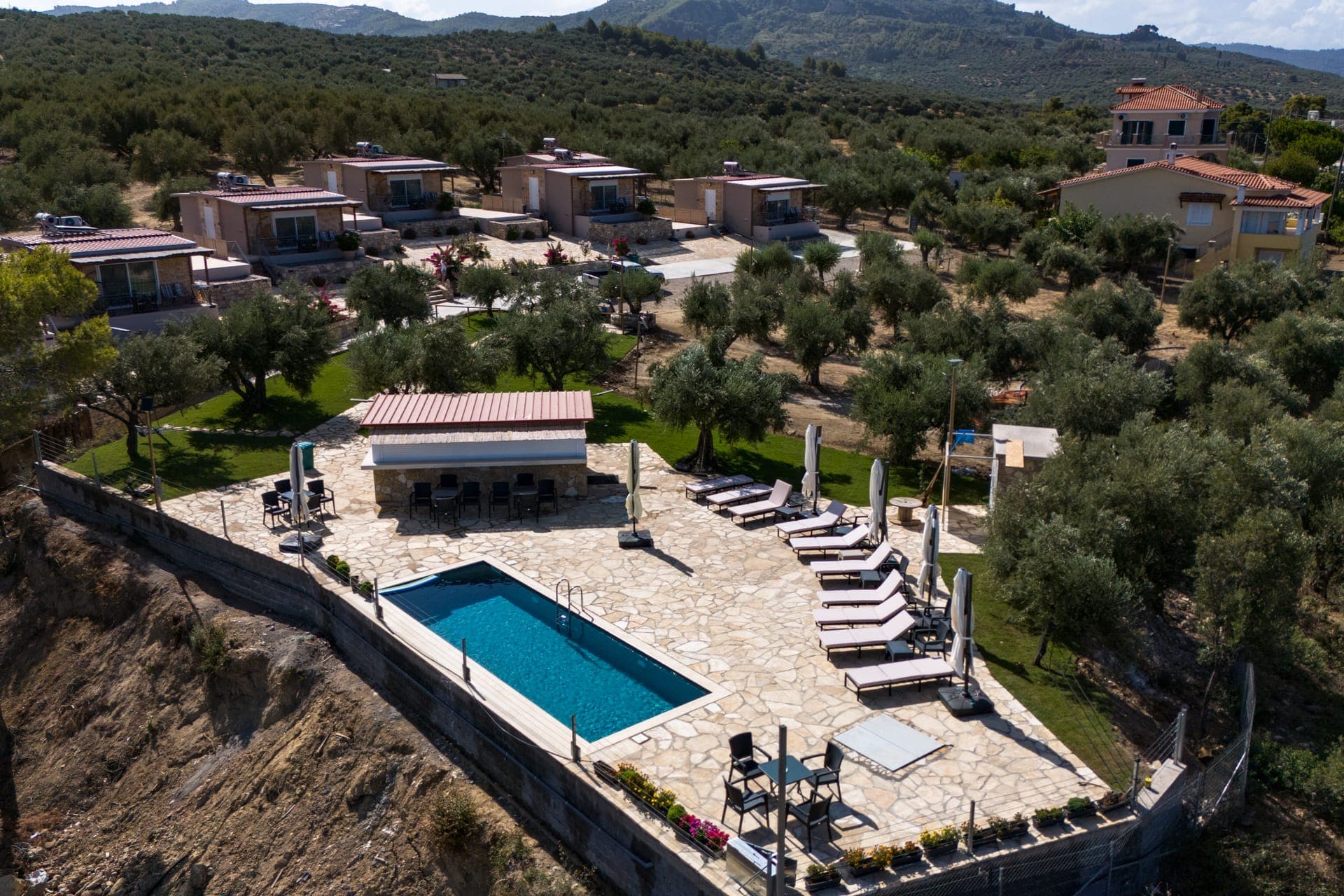 properties-THEALUXRES-0.jpg