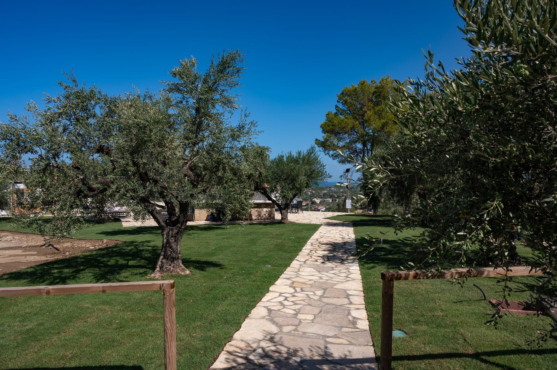 properties-THEALUXRES-4.jpg