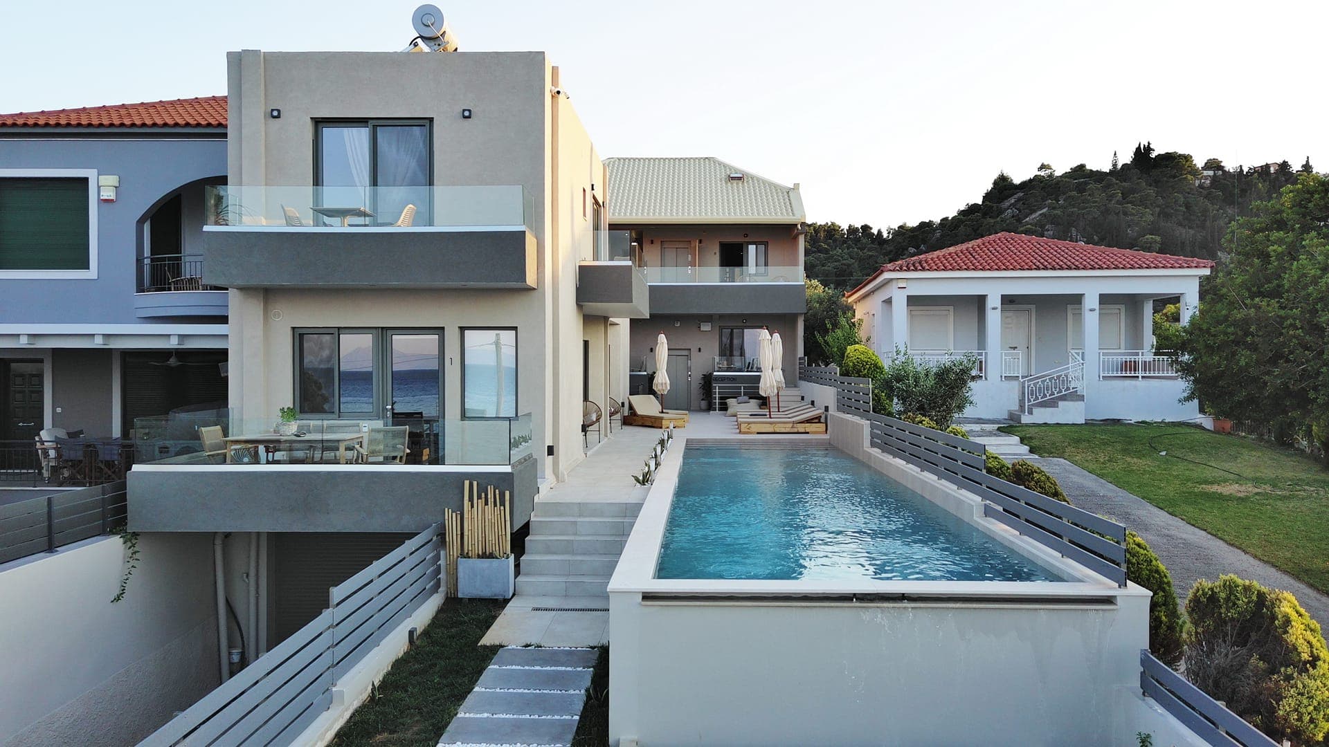 properties-THEROSSUIT-1.jpg