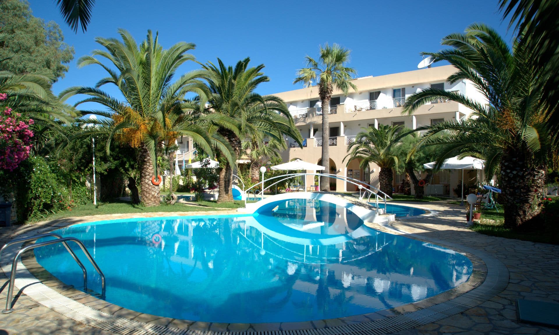properties-THREEHOTEL-1.jpg