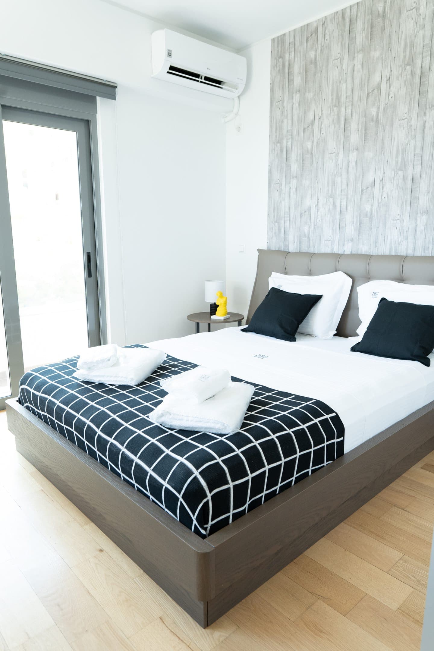properties-VARKIZALUX-3.jpg