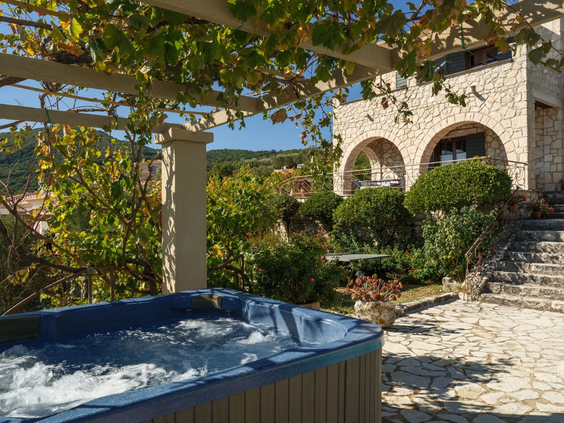 properties-VILLAARMOS-3.jpg
