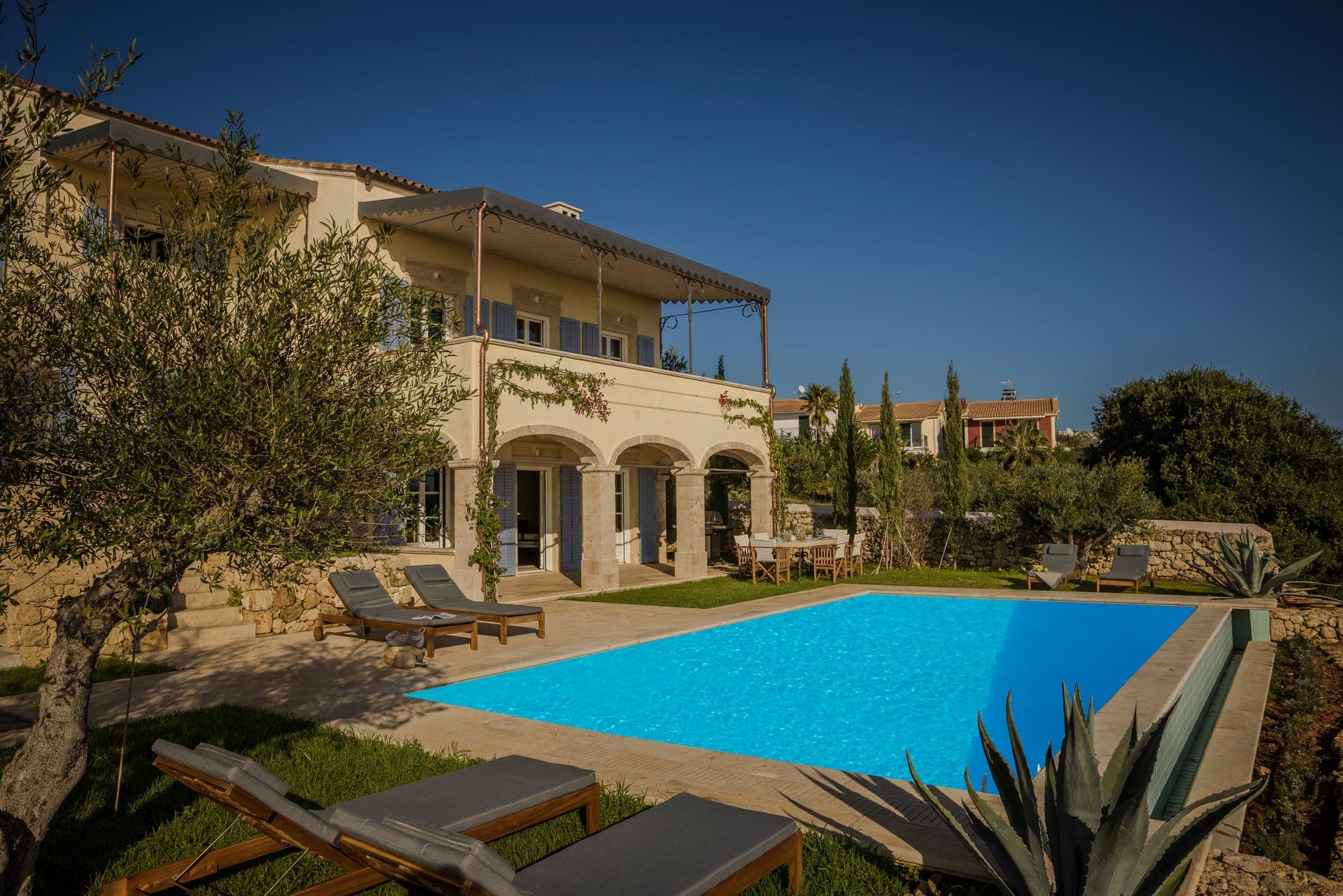 properties-VILLACOMI-1.jpg
