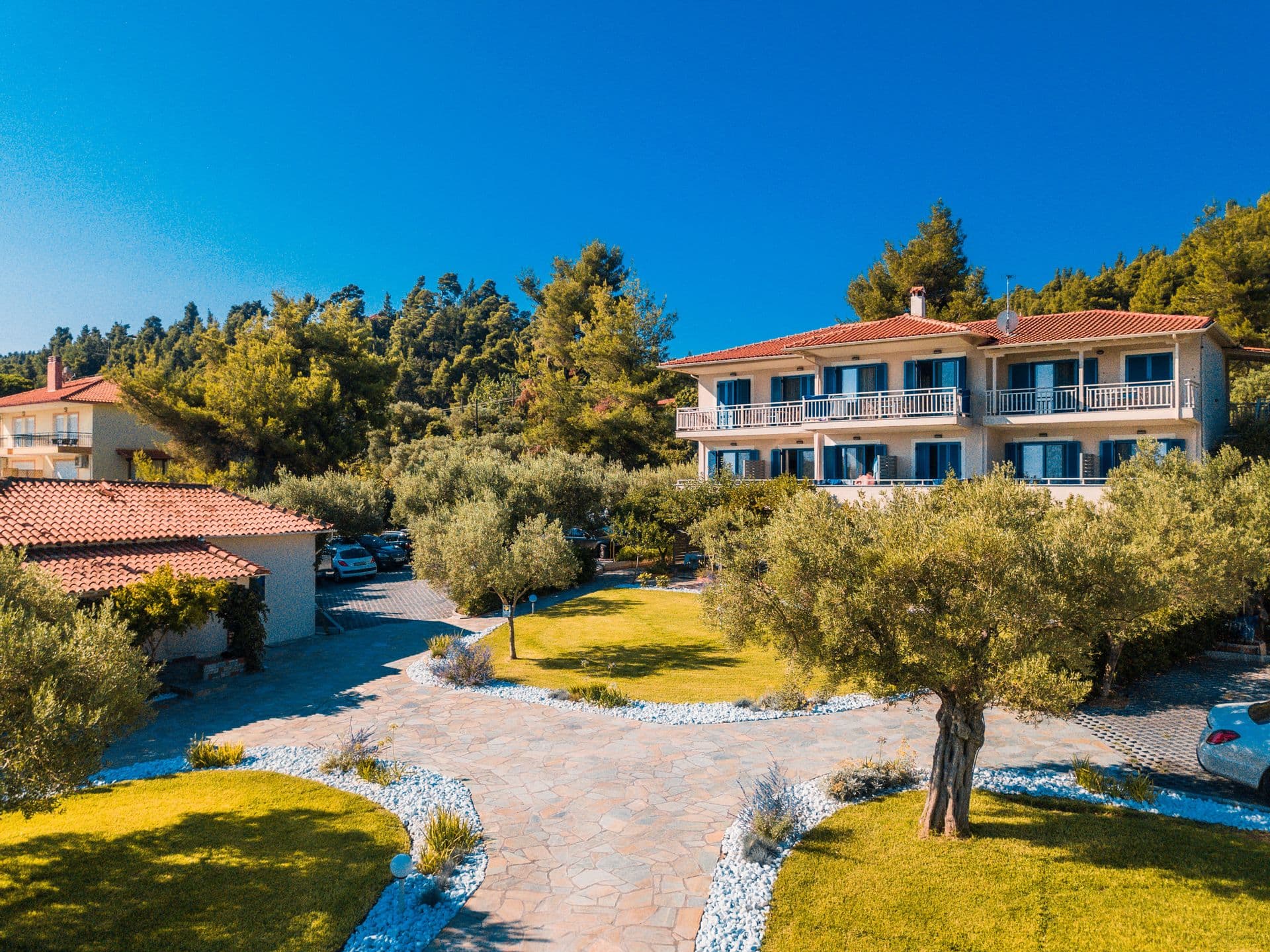 Villa Despina is located in front of the beach, 2.5km away from the village of Polichrono.