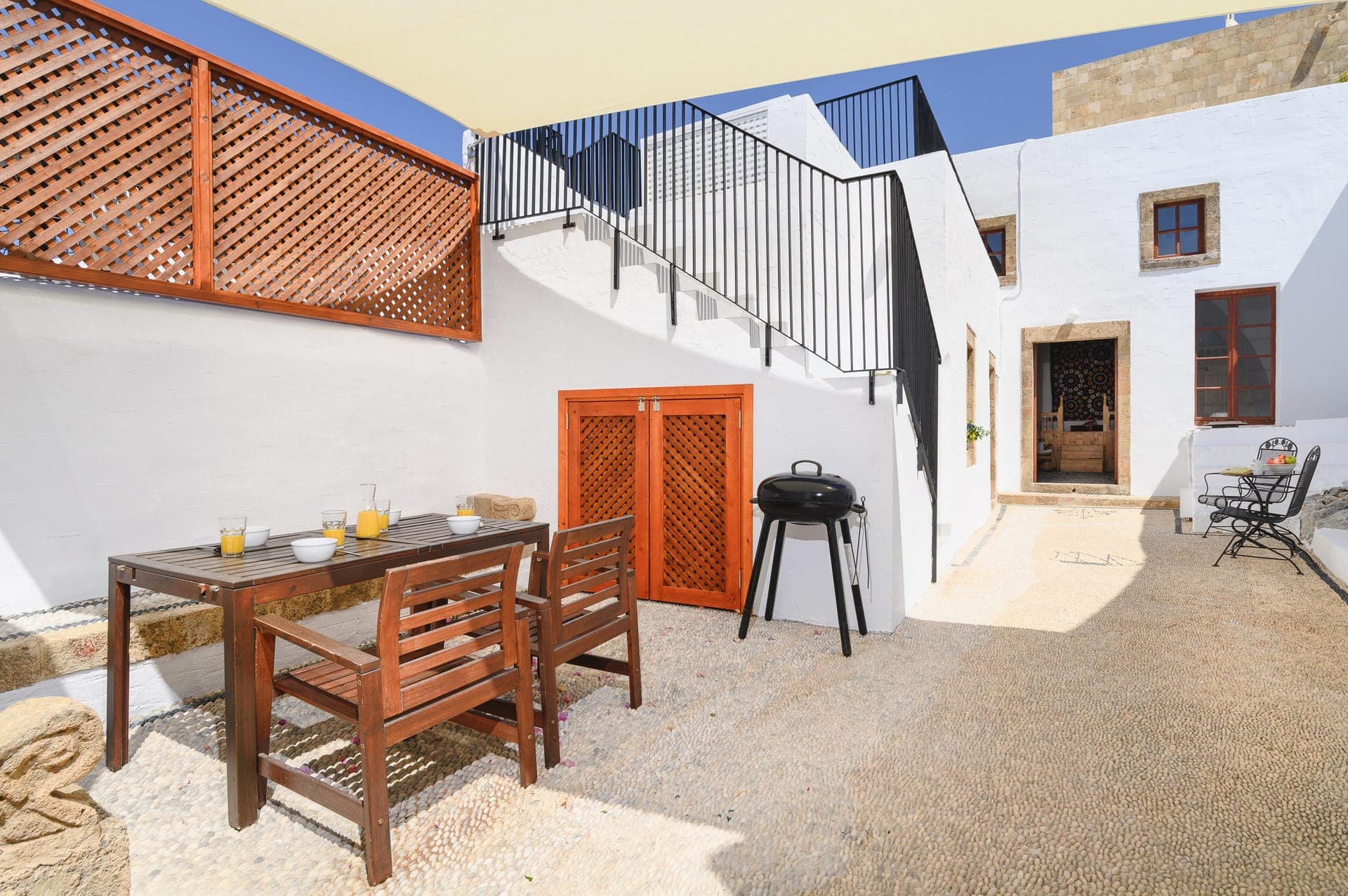 properties-VILLANOUNA-1.jpg