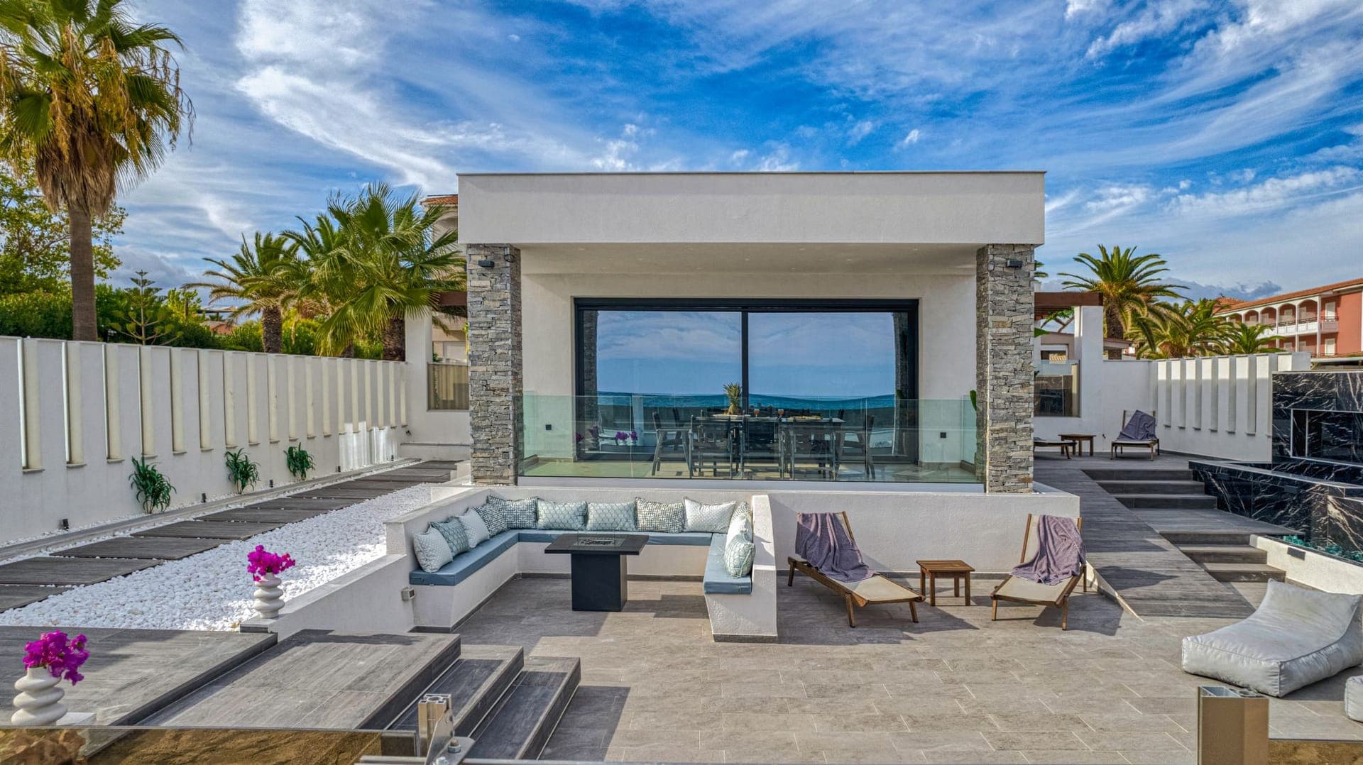 properties-VILLAV-0.jpg