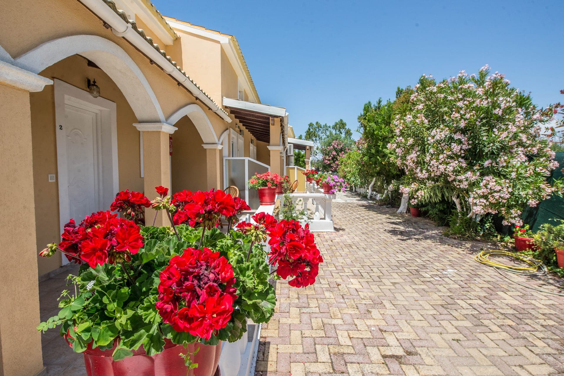 properties-VLELENIRES-1.jpg