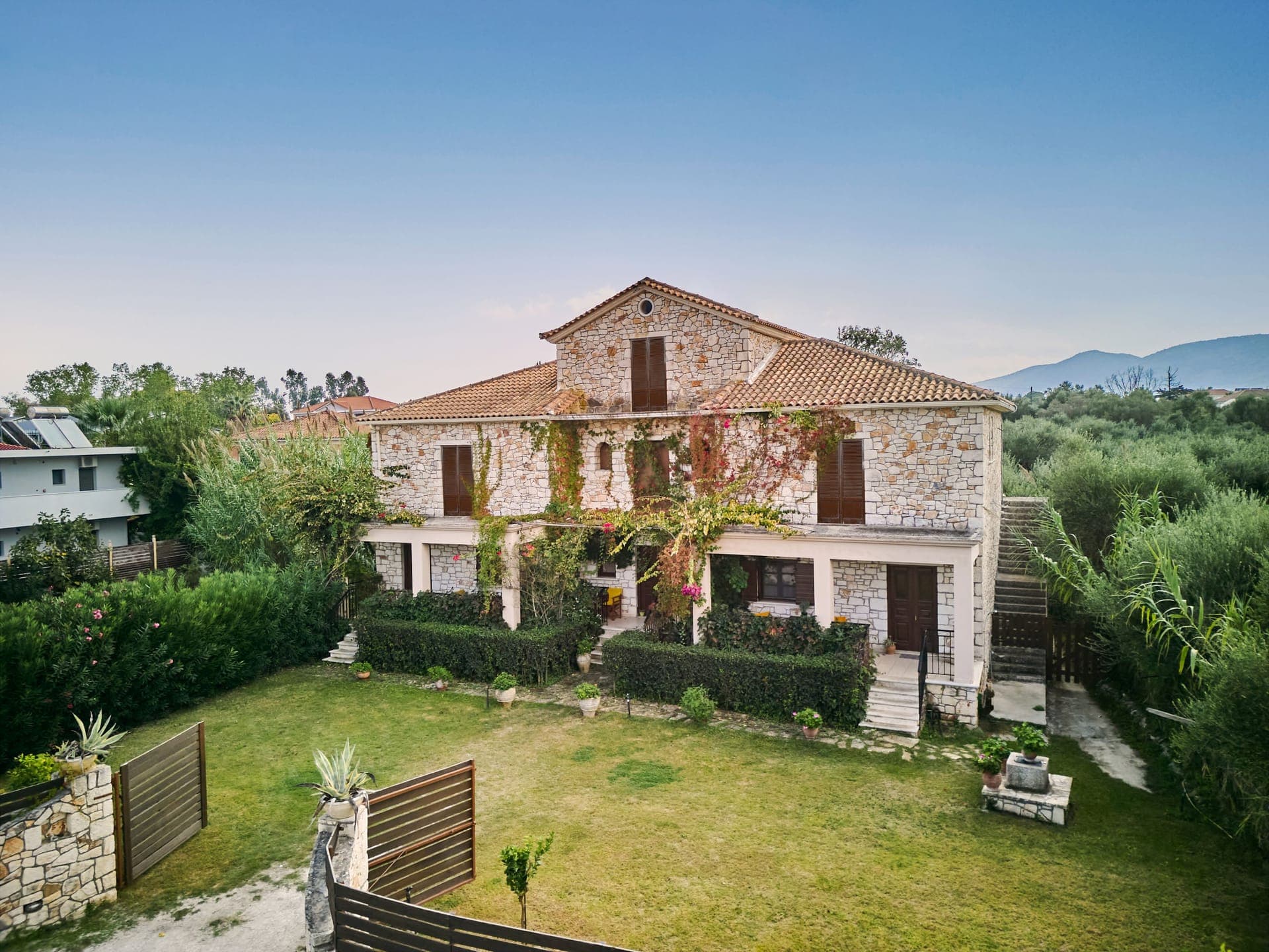properties-VPUNENTE-1.jpg