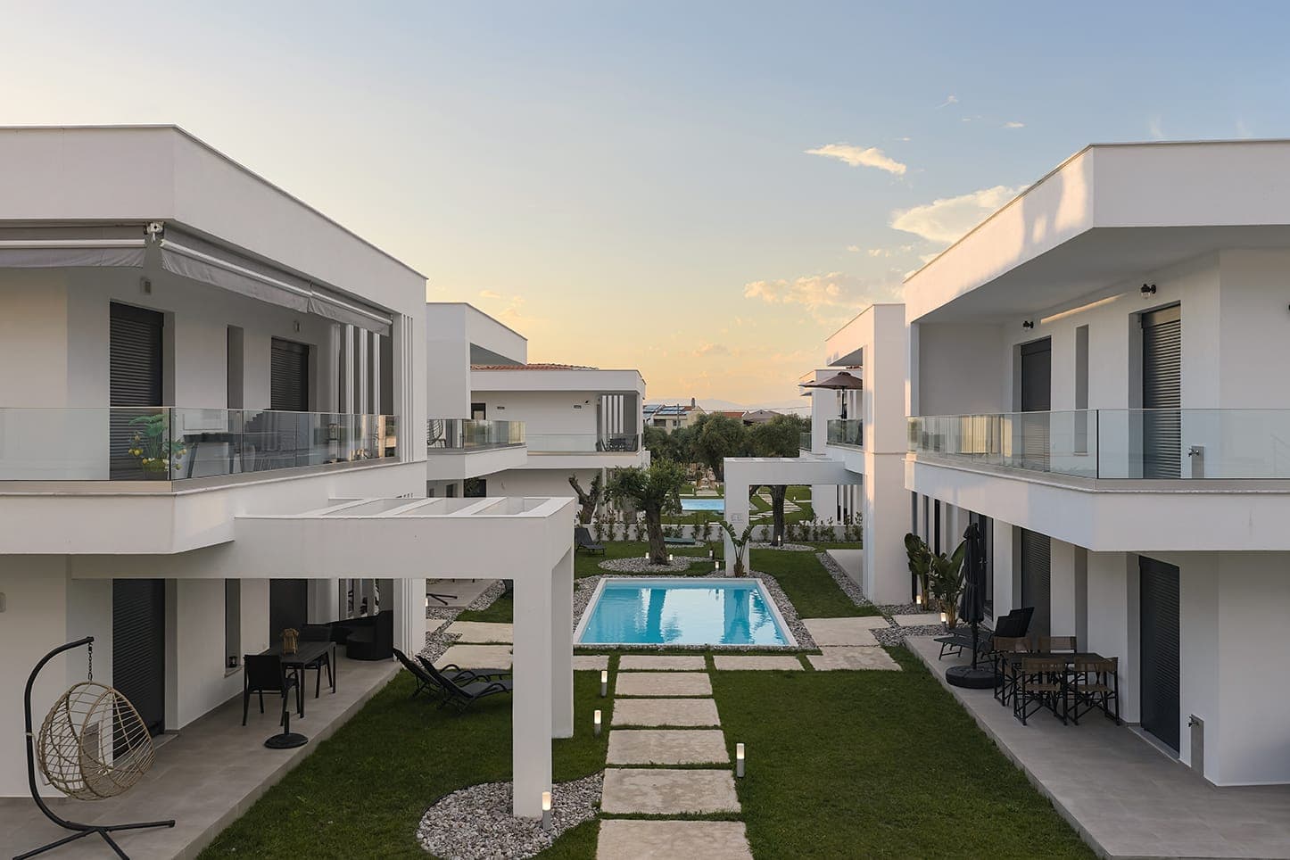 properties-WHITEDR-4.jpg