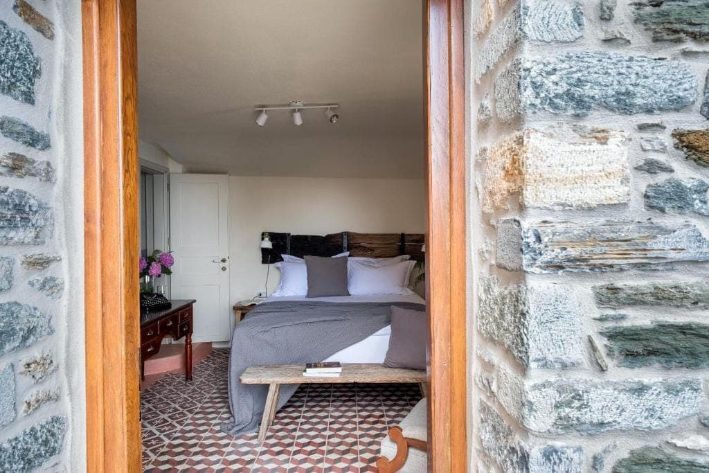 room-types-ADAMAPELIO-103-0.jpg