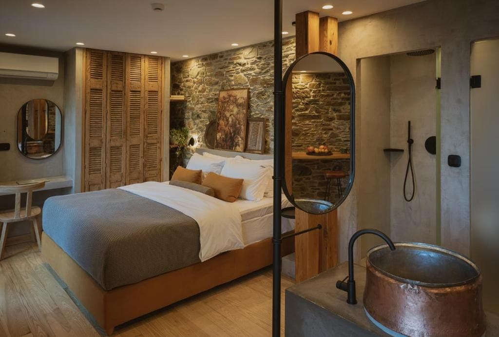room-types-ADAMAPELIO-302-0.jpg