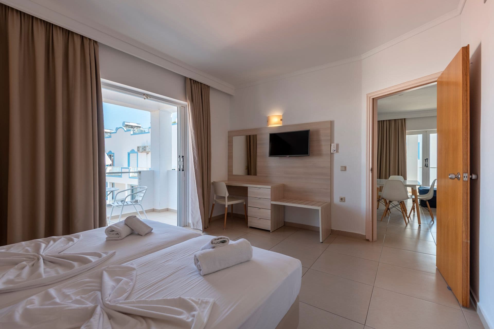 *Images are for illustrative purposes only. Actual room may vary.