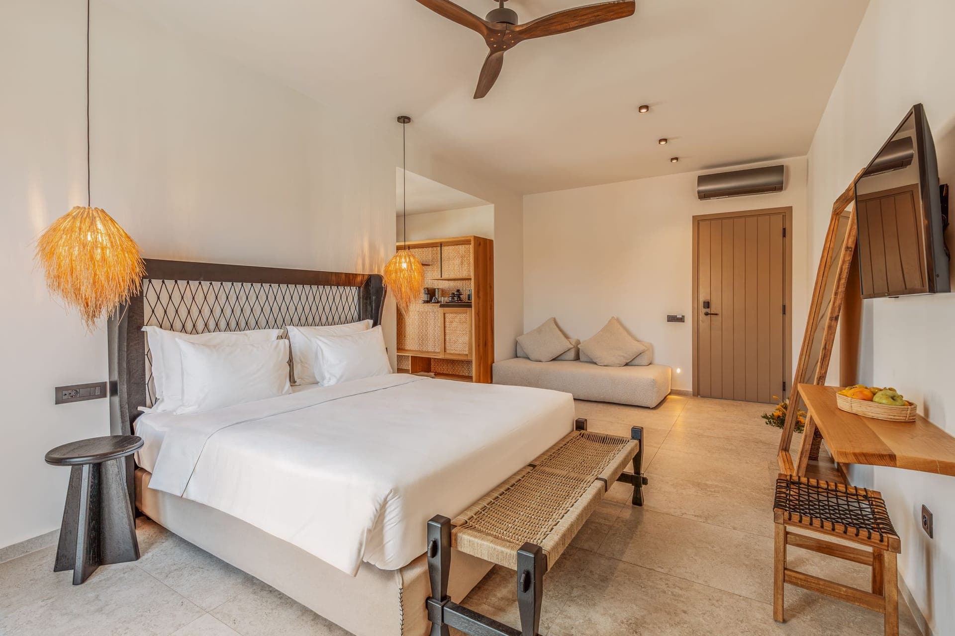 room-types-AELOMKN-DLXTRP-0.jpg