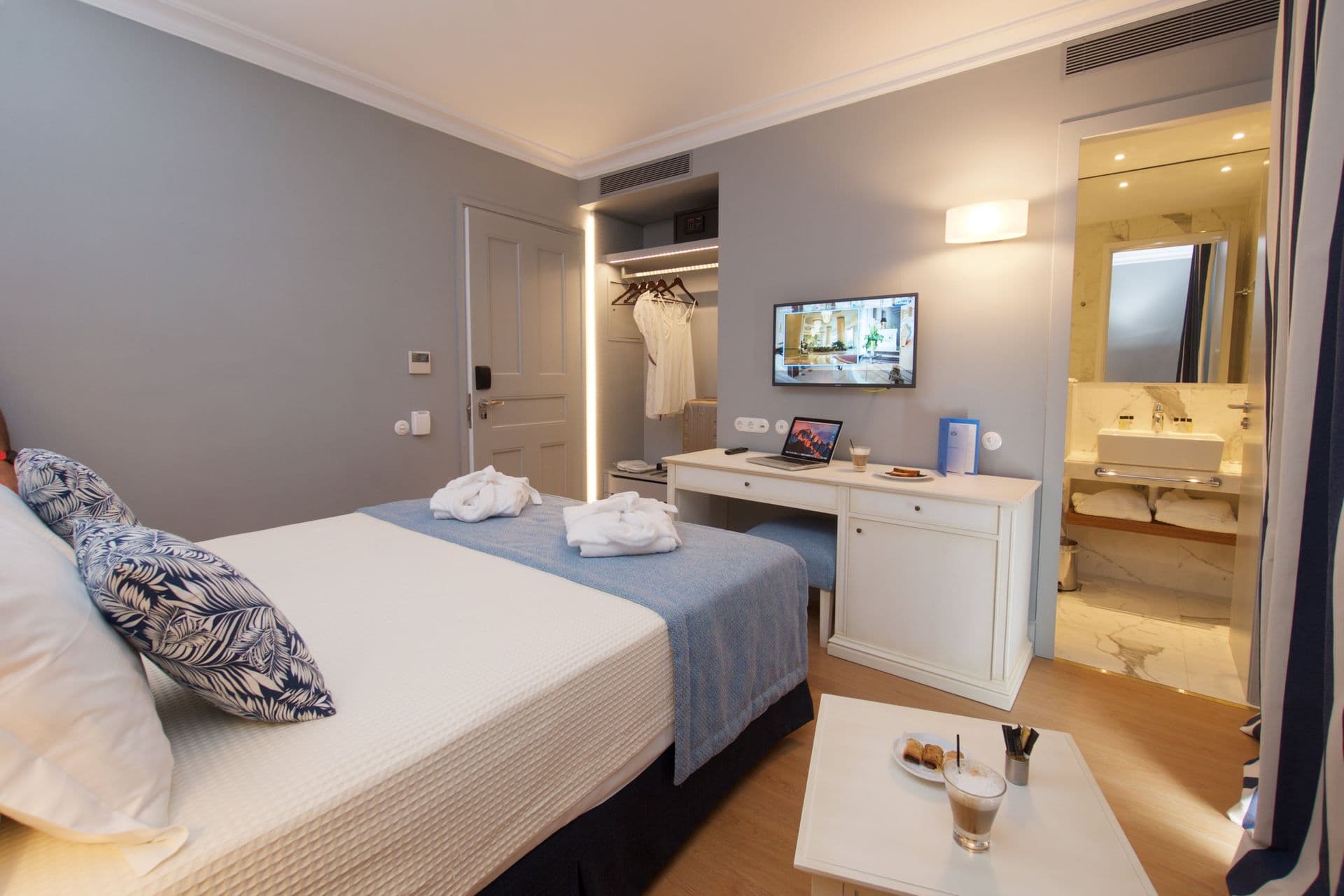 room-types-AENOS-2BDSUI-0.jpg
