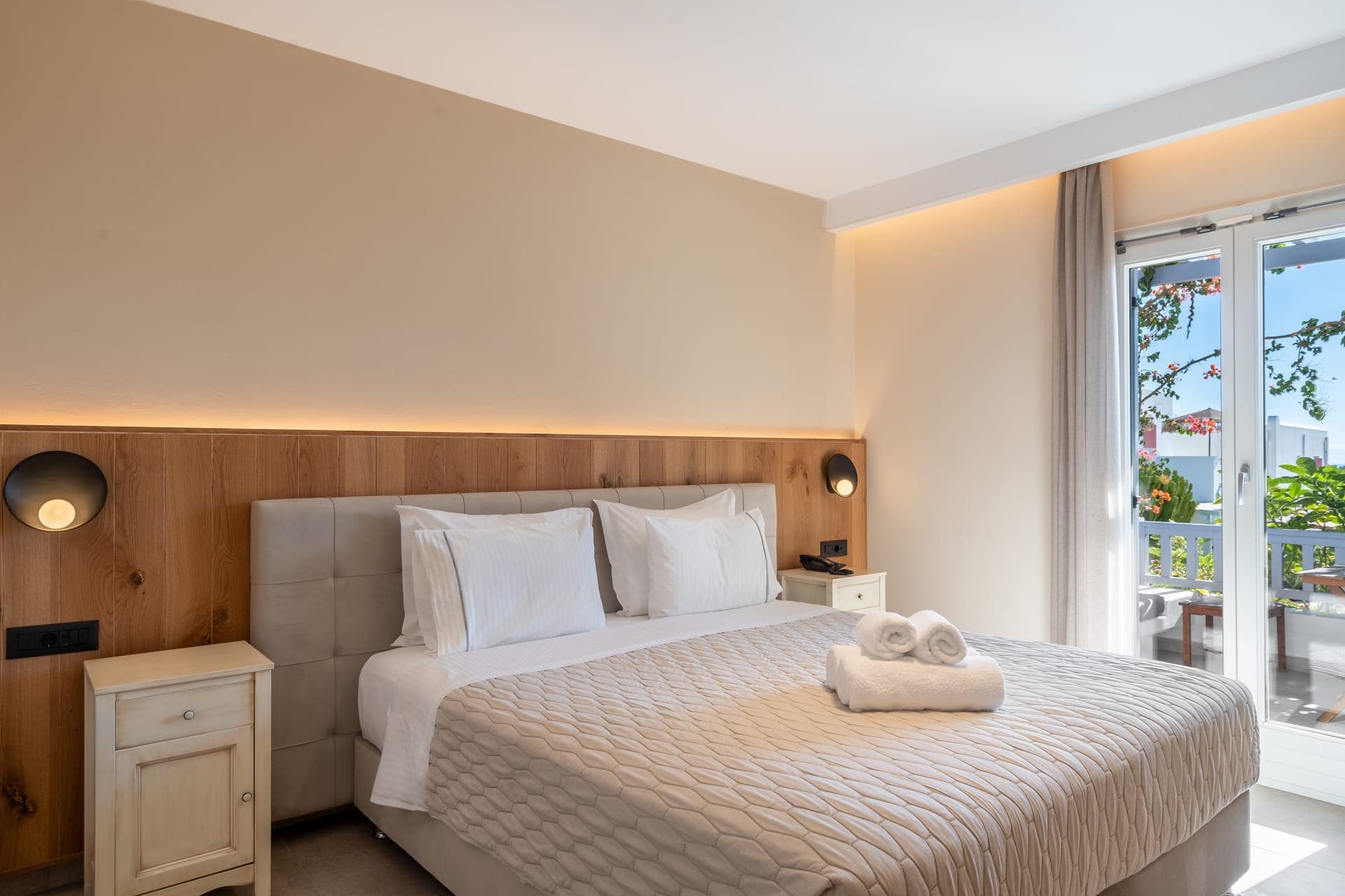 room-types-AEOLOSHK-QDSR-0.jpg
