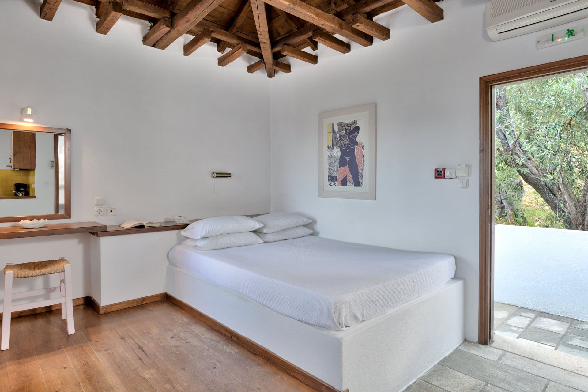 room-types-AEOLOSP-STUDSV-0.jpg