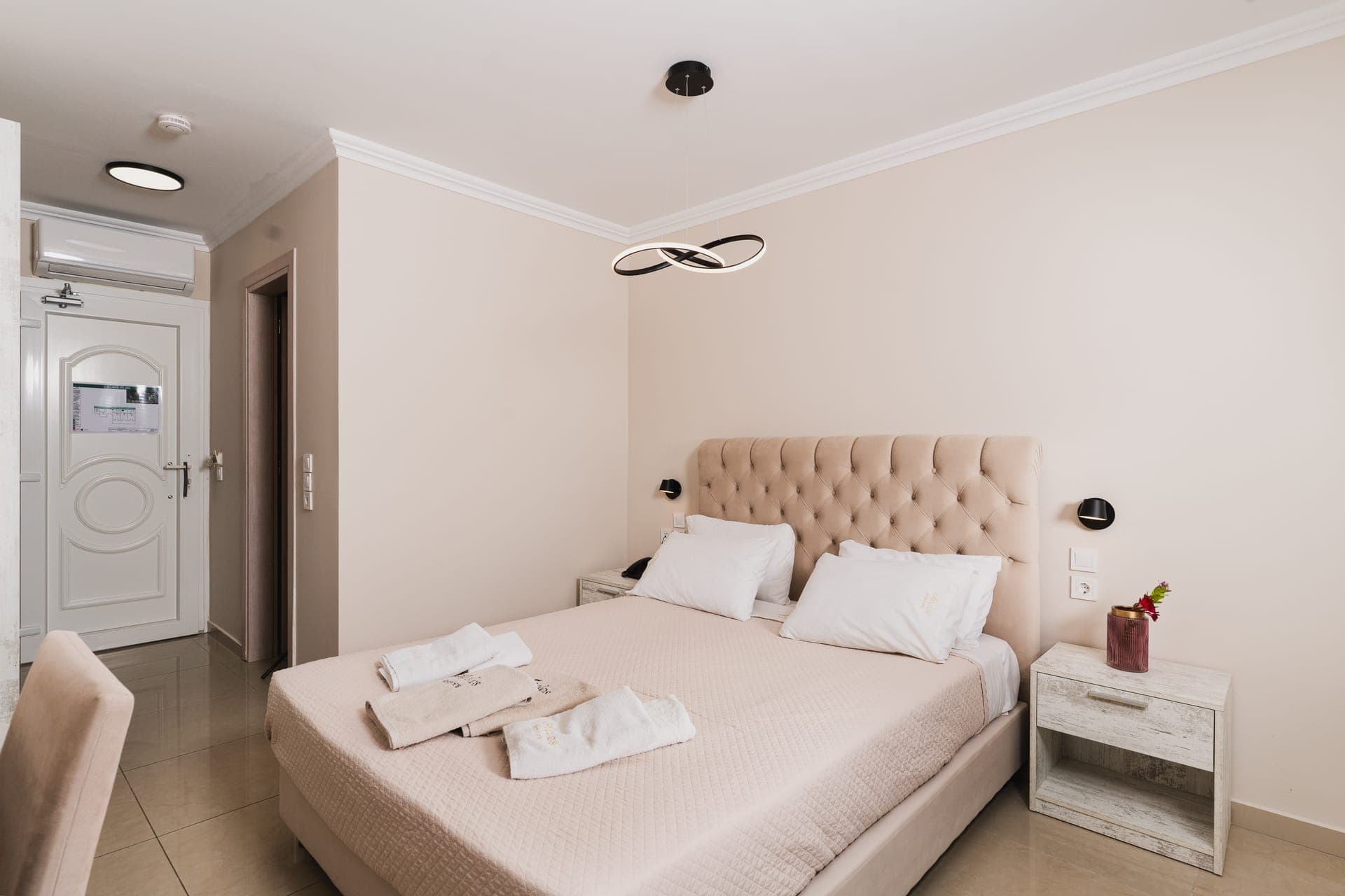 room-types-AEOLOSZAKY-JUSUIP-0.jpg