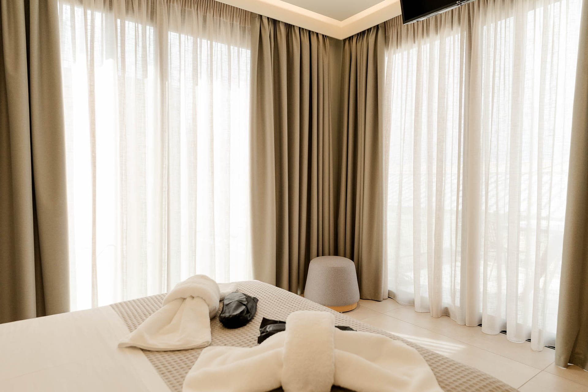 room-types-AETHERIANR-SUPDBL-0.jpg