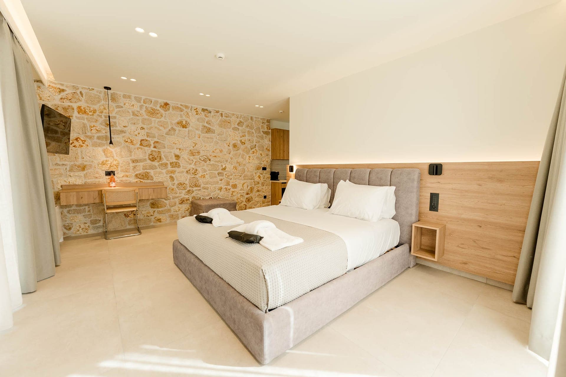 room-types-AETHERIAST-SUPDBL-0.jpg