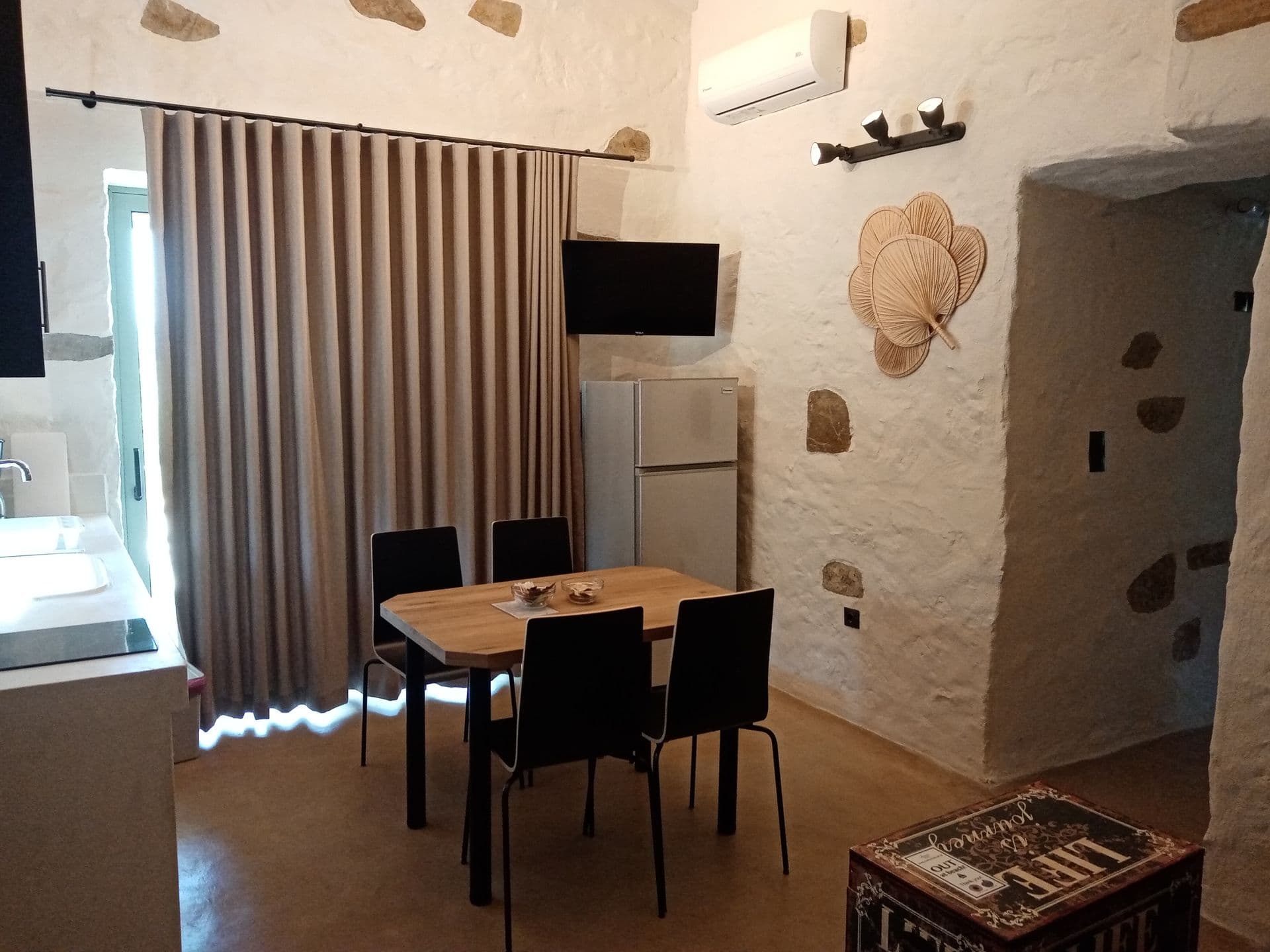 room-types-AFENTIKO-HOUSE-0.jpg