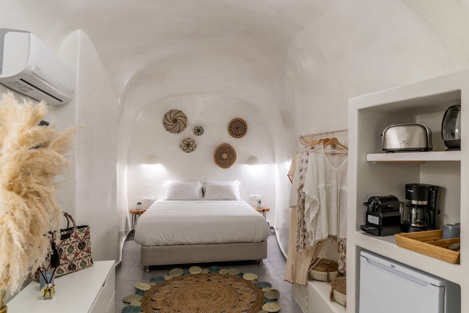 room-types-AFORAHOUSE-KAMARI-0.jpg
