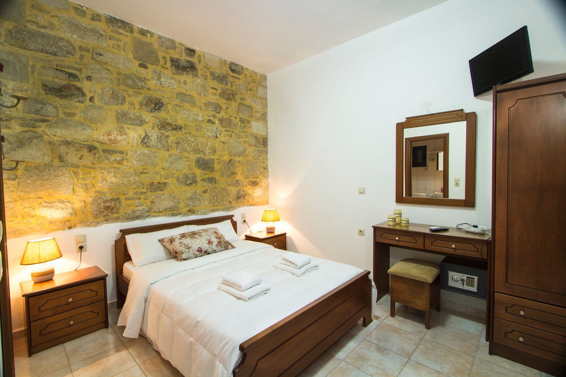 room-types-AGARATHOS-DBL-0.jpg