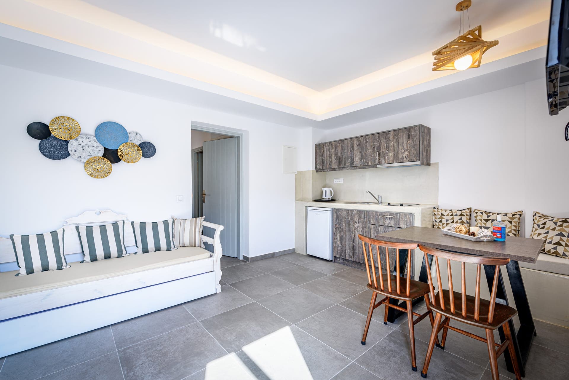 room-types-AGIAIRINIS-APT-0.jpg
